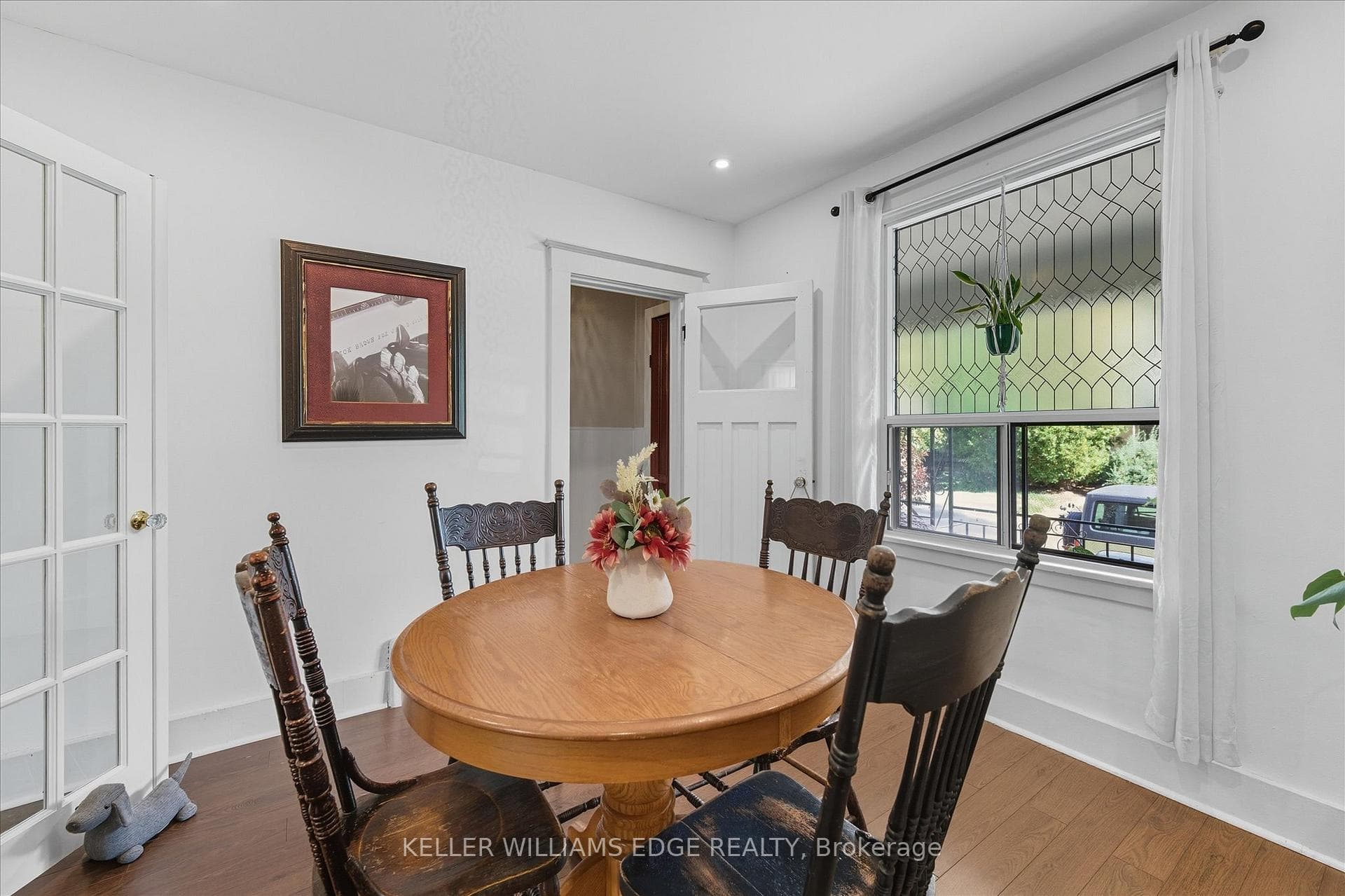 163 Grosvenor Avenue photo 5
