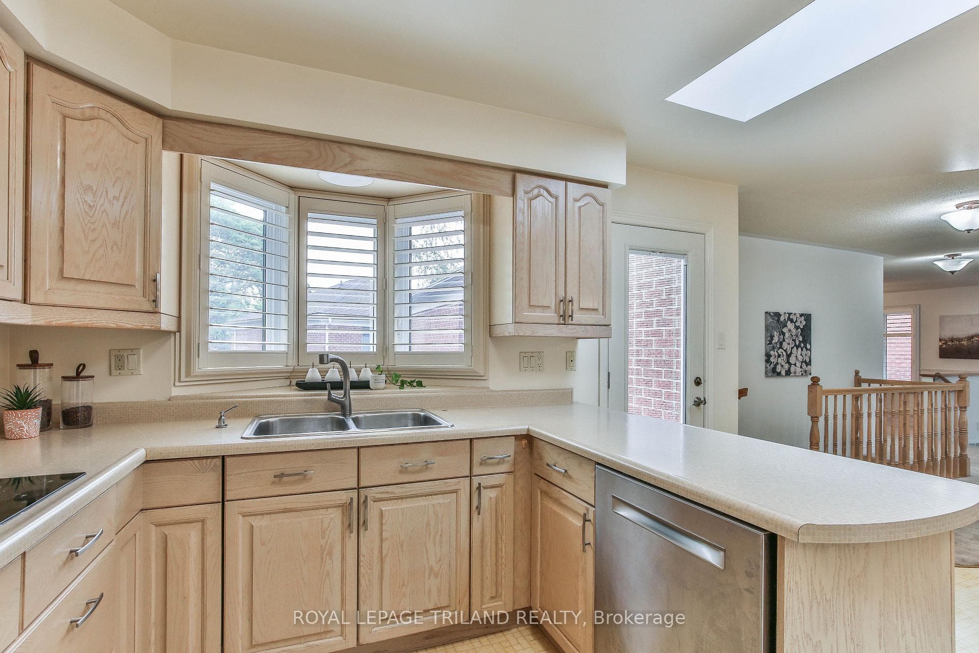 60 ROSECLIFFE Crescent Unit 8 photo 11