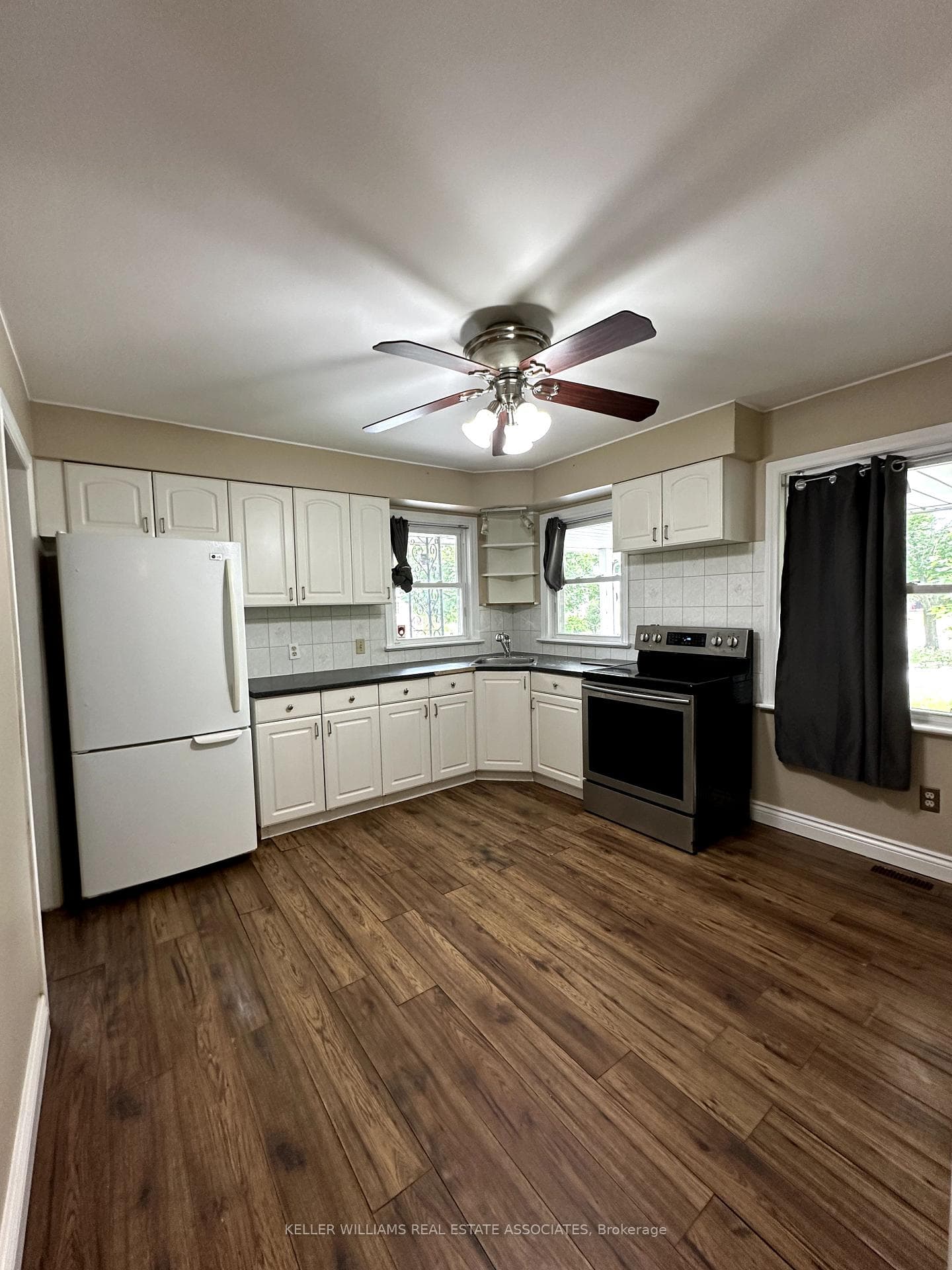 319 Grantham Avenue Unit Upper photo 8