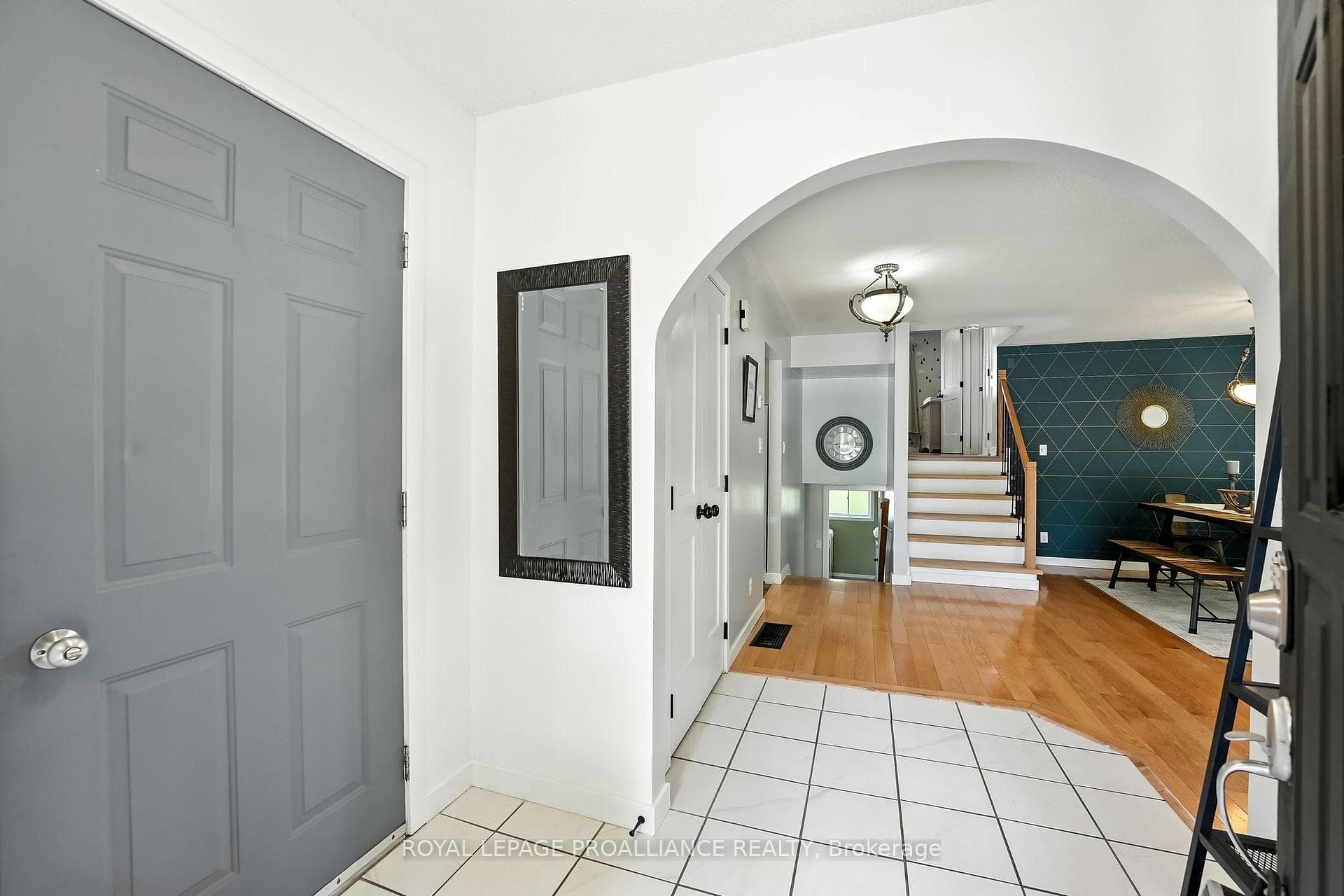 11 Iroquois Avenue photo 4