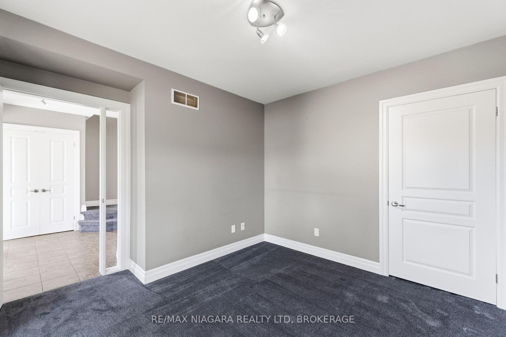 291 Vine Street photo 8
