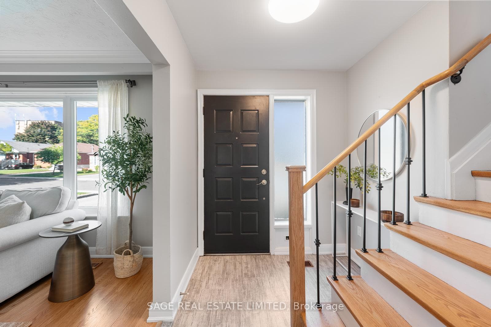 47 Janet Boulevard photo 2