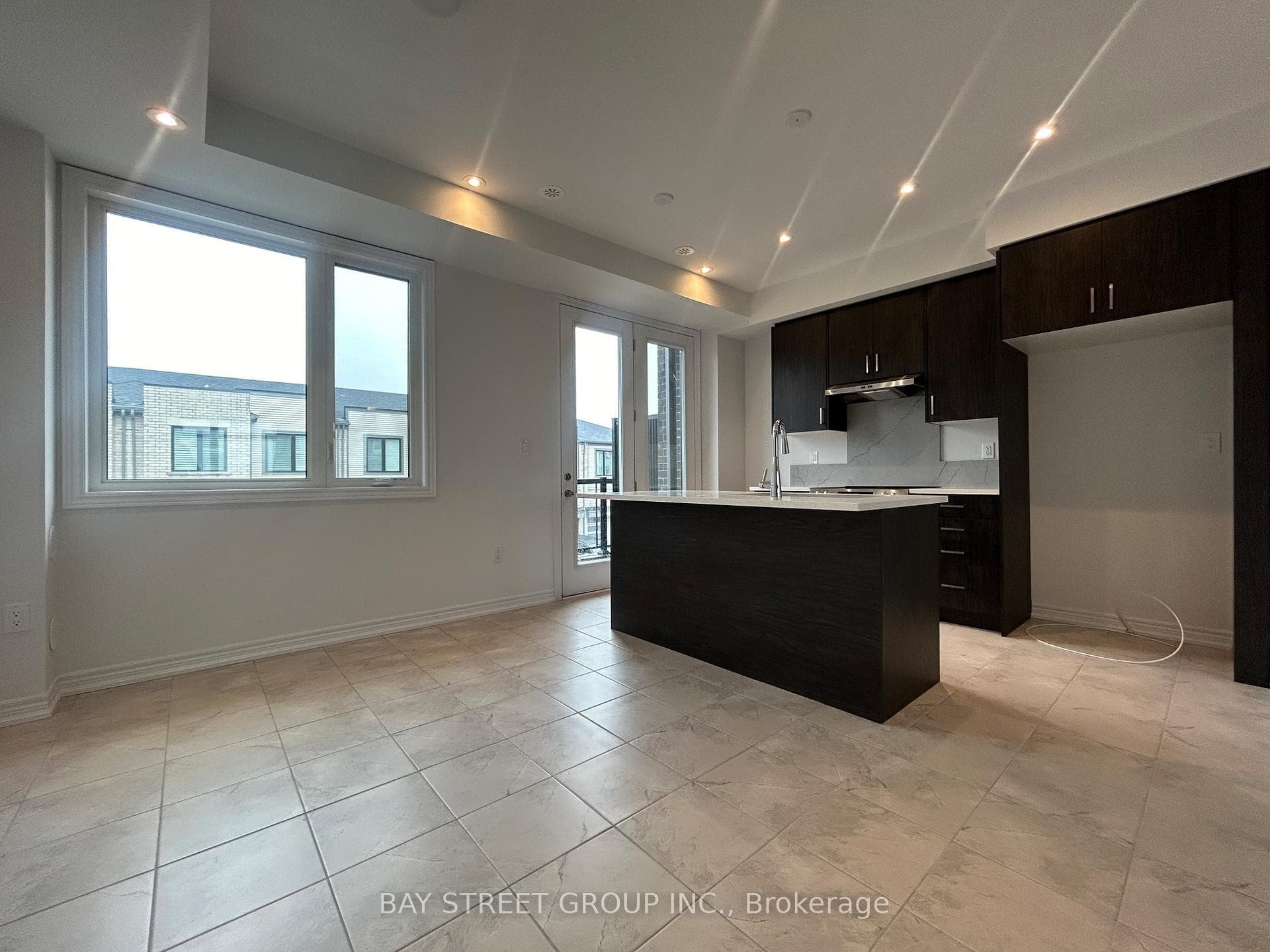 55 Sorbara Way photo 8