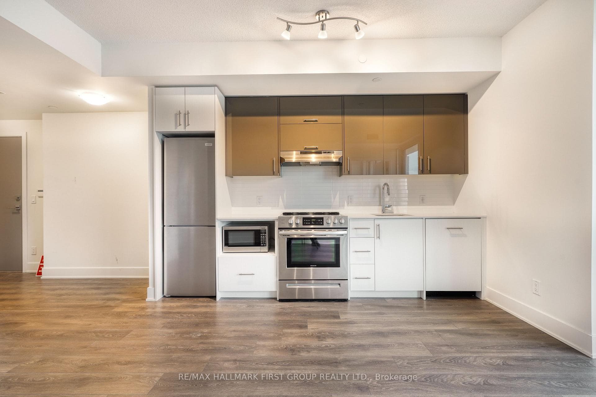 188 Fairview Mall Drive Unit 1015 photo 1