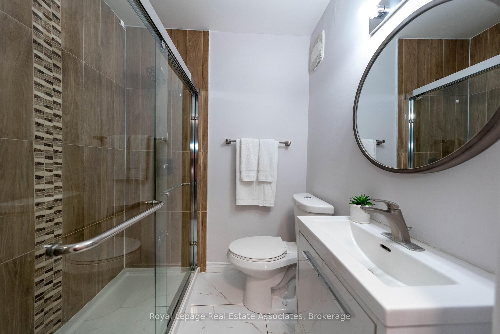 19 Burbank Crescent photo 8