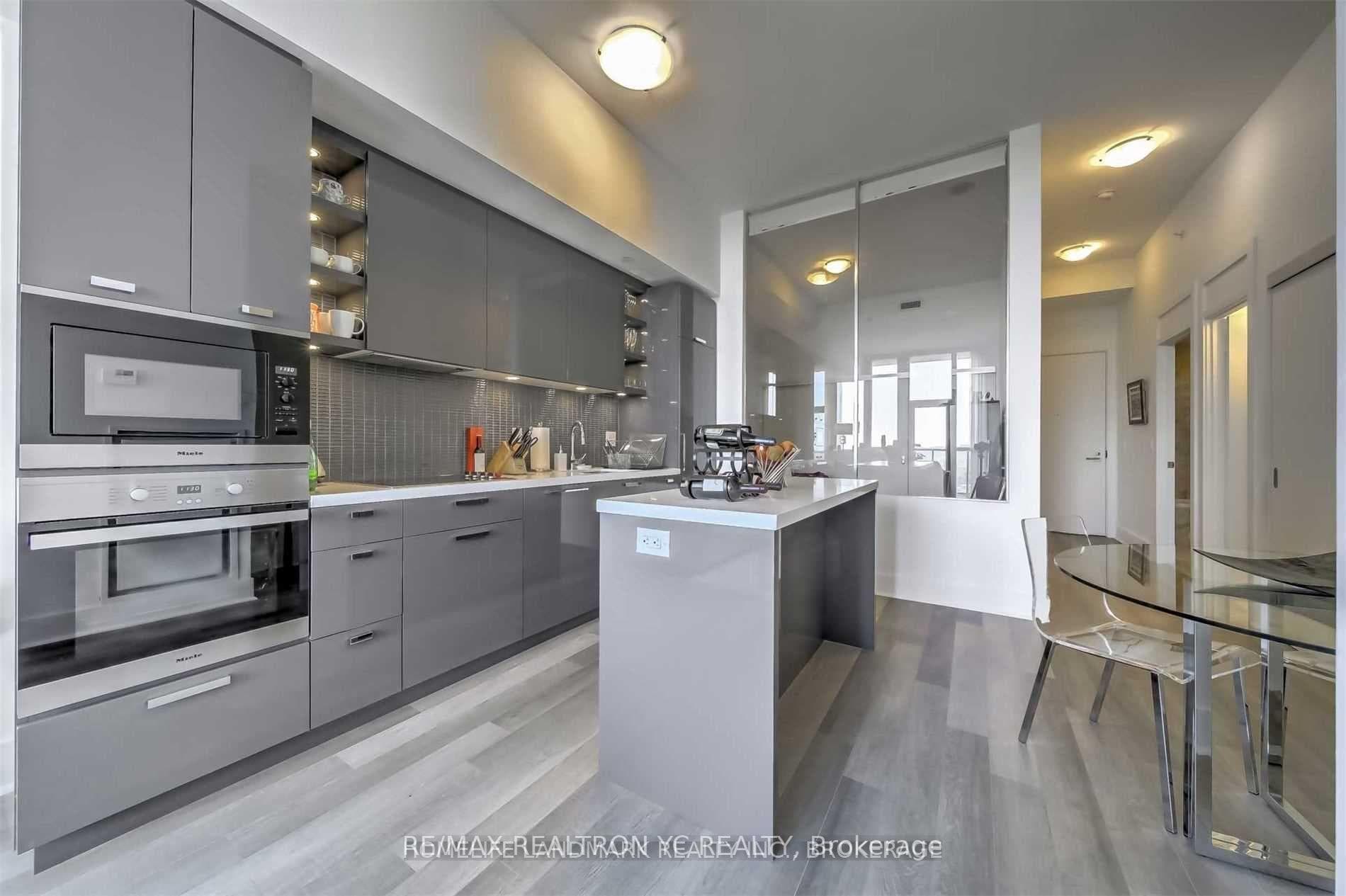 32 Davenport Road Unit 2306 photo 7