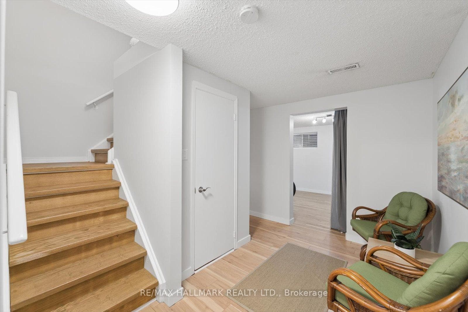 1156 Gloucester Square photo 33