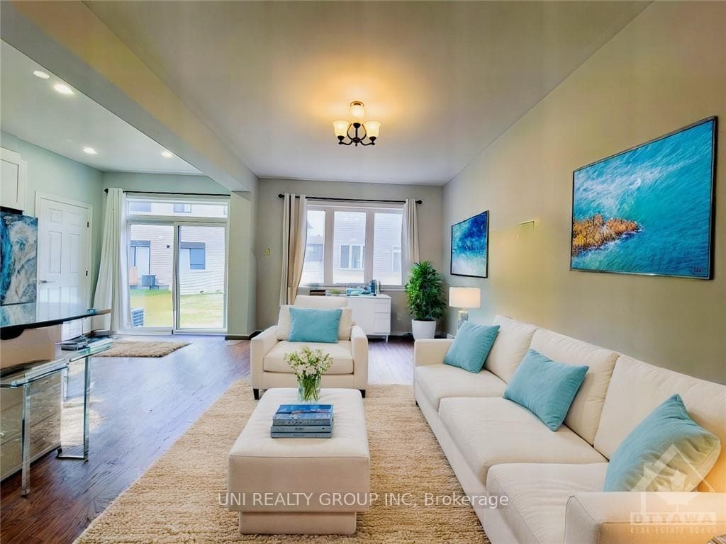 527 FLAGSTAFF Drive photo 9