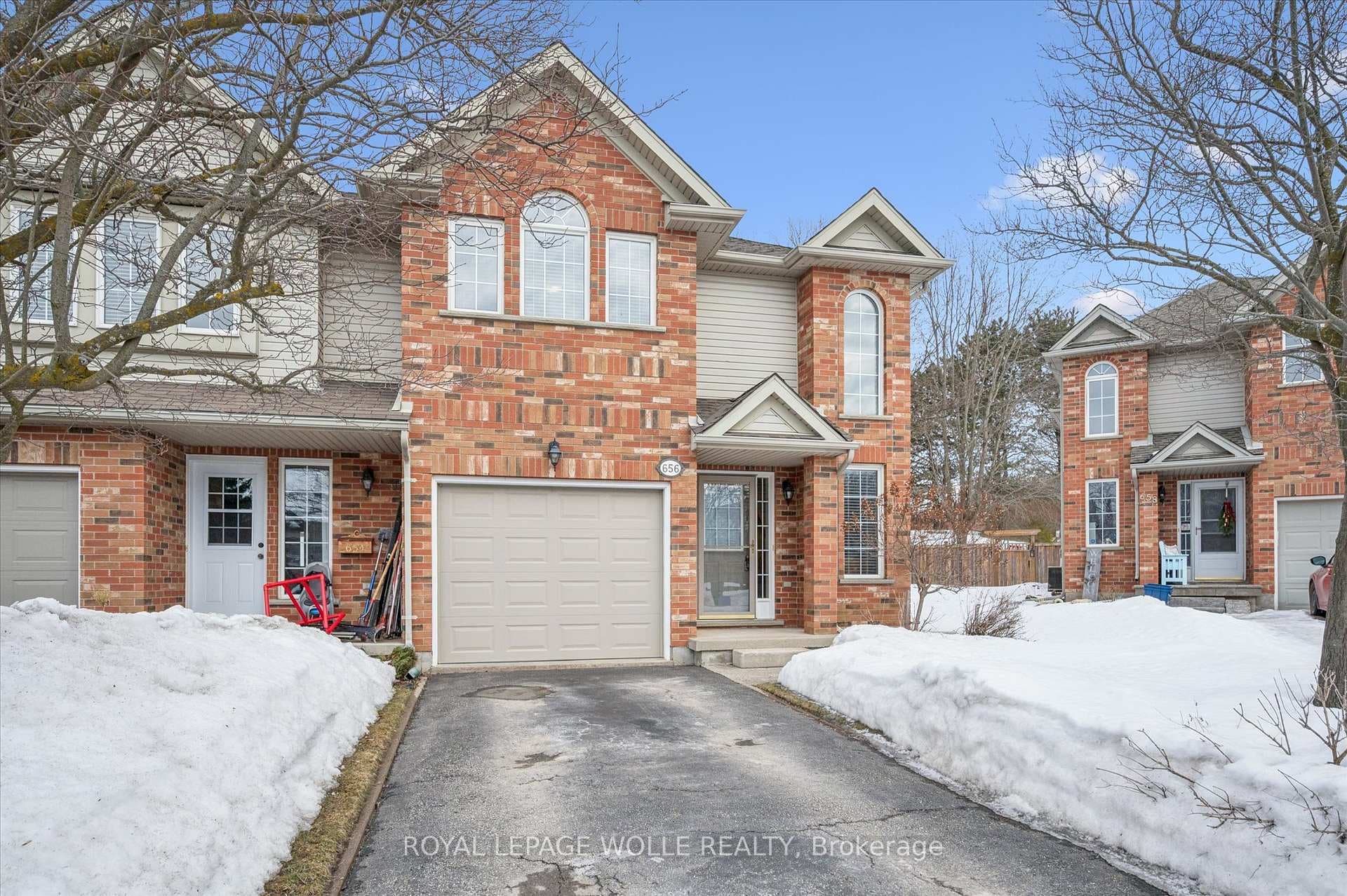 656 Inglis Falls Place photo 3