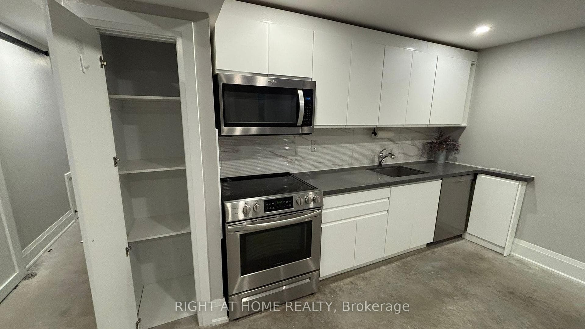 294 South Kingsway Road Unit 1 photo 6