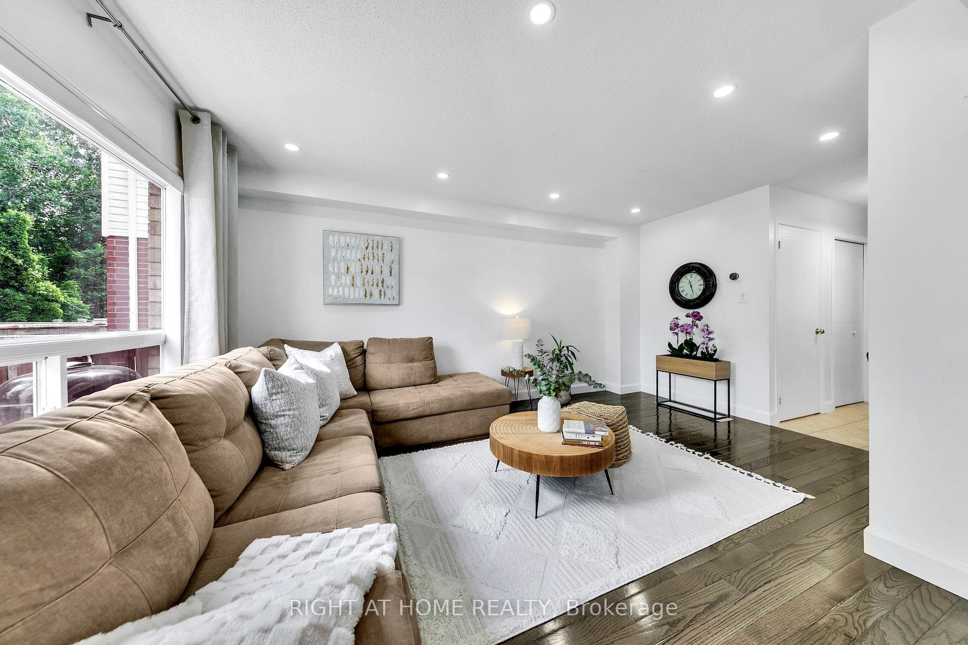 77 Milson Crescent photo 8