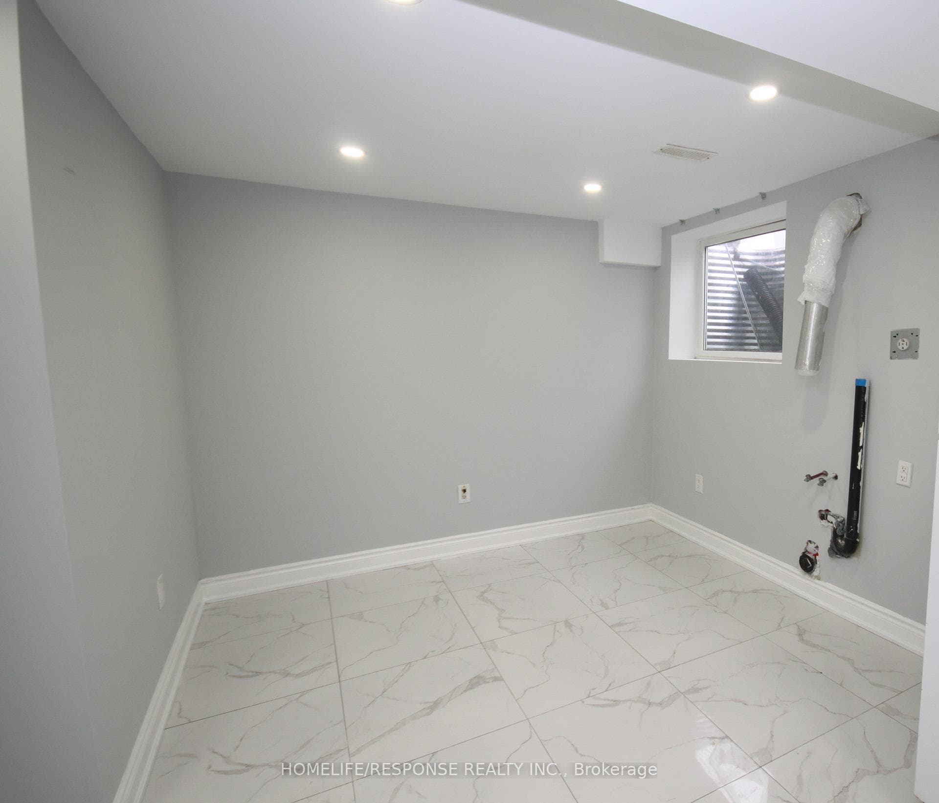 11 Saddlecreek Court photo 4