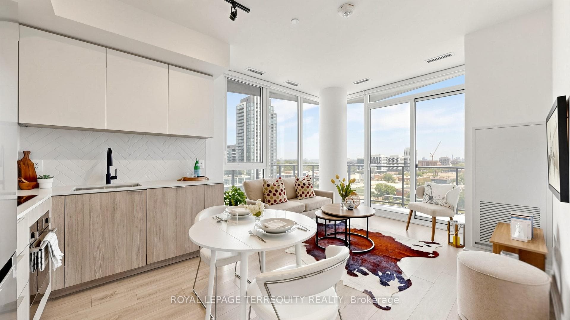 36 Zorra Street Unit 904 photo 1