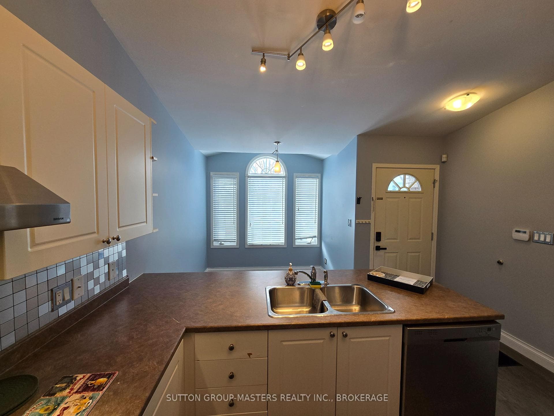 540 Freeman Crescent photo 5