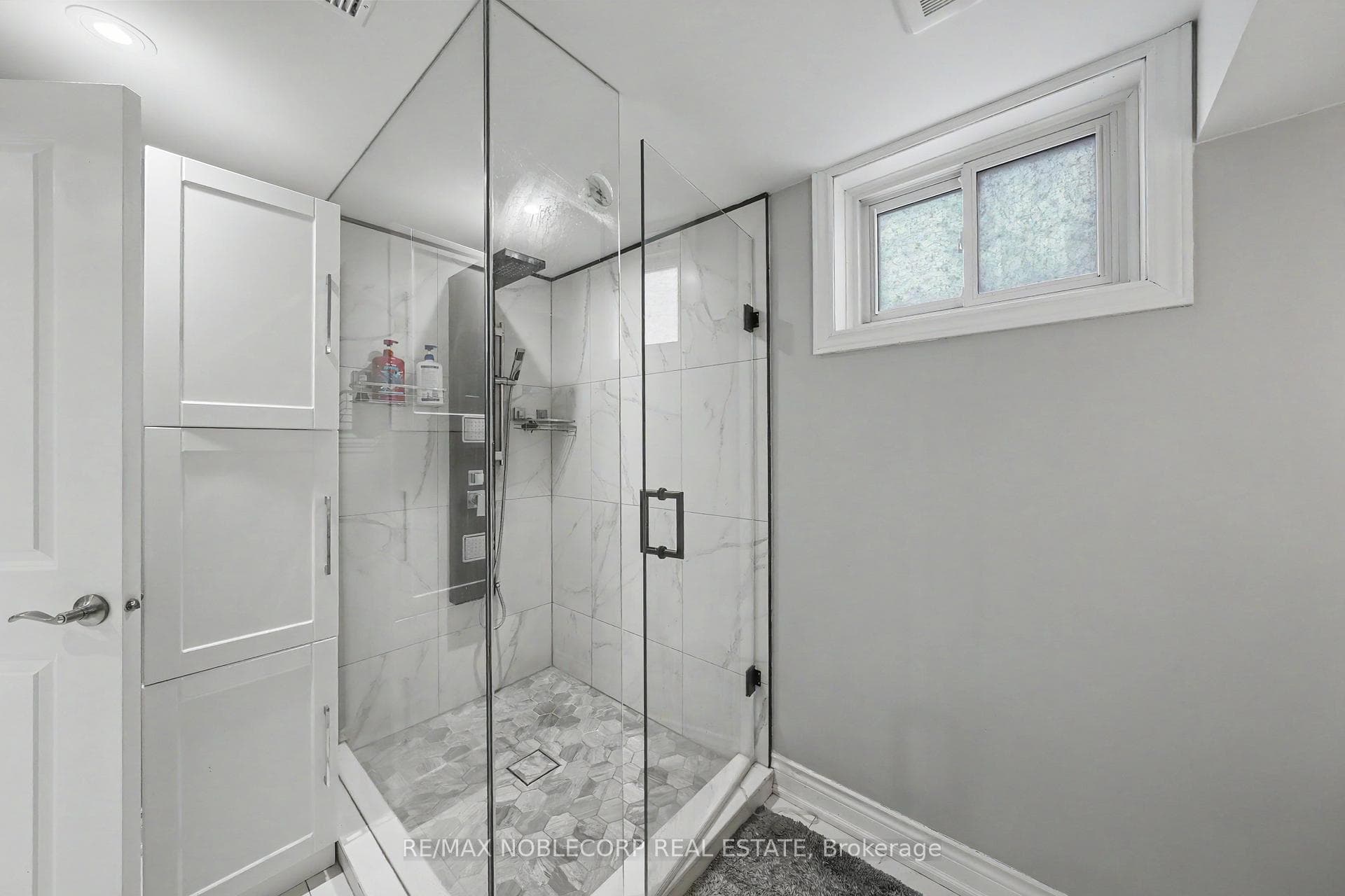 24 Maple Avenue photo 30