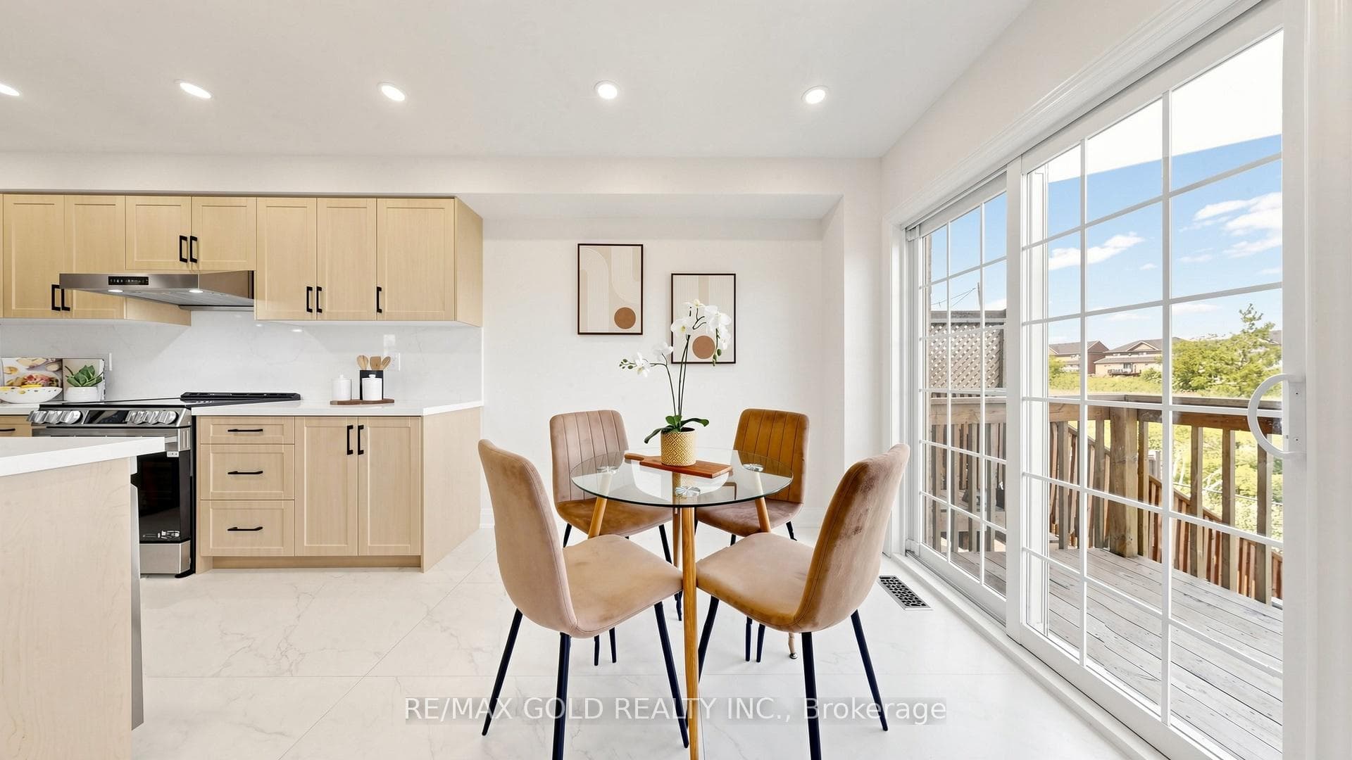 9 Edgewater Court photo 18