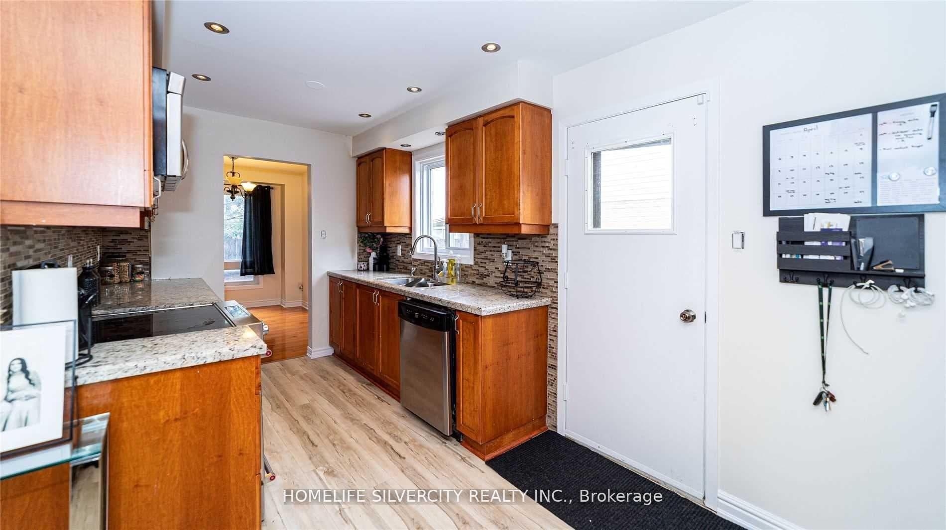 7 Newbridge Crescent photo 11