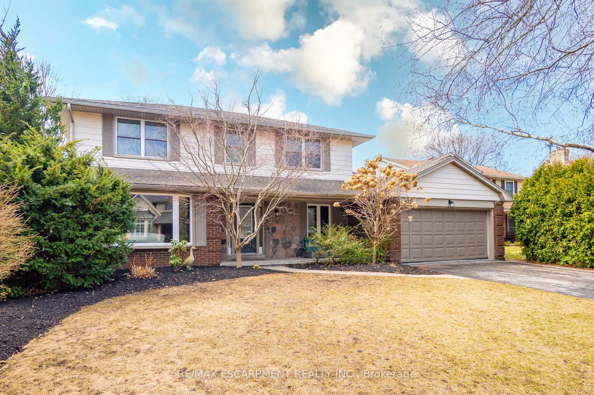 344 Camelot Court photo 2