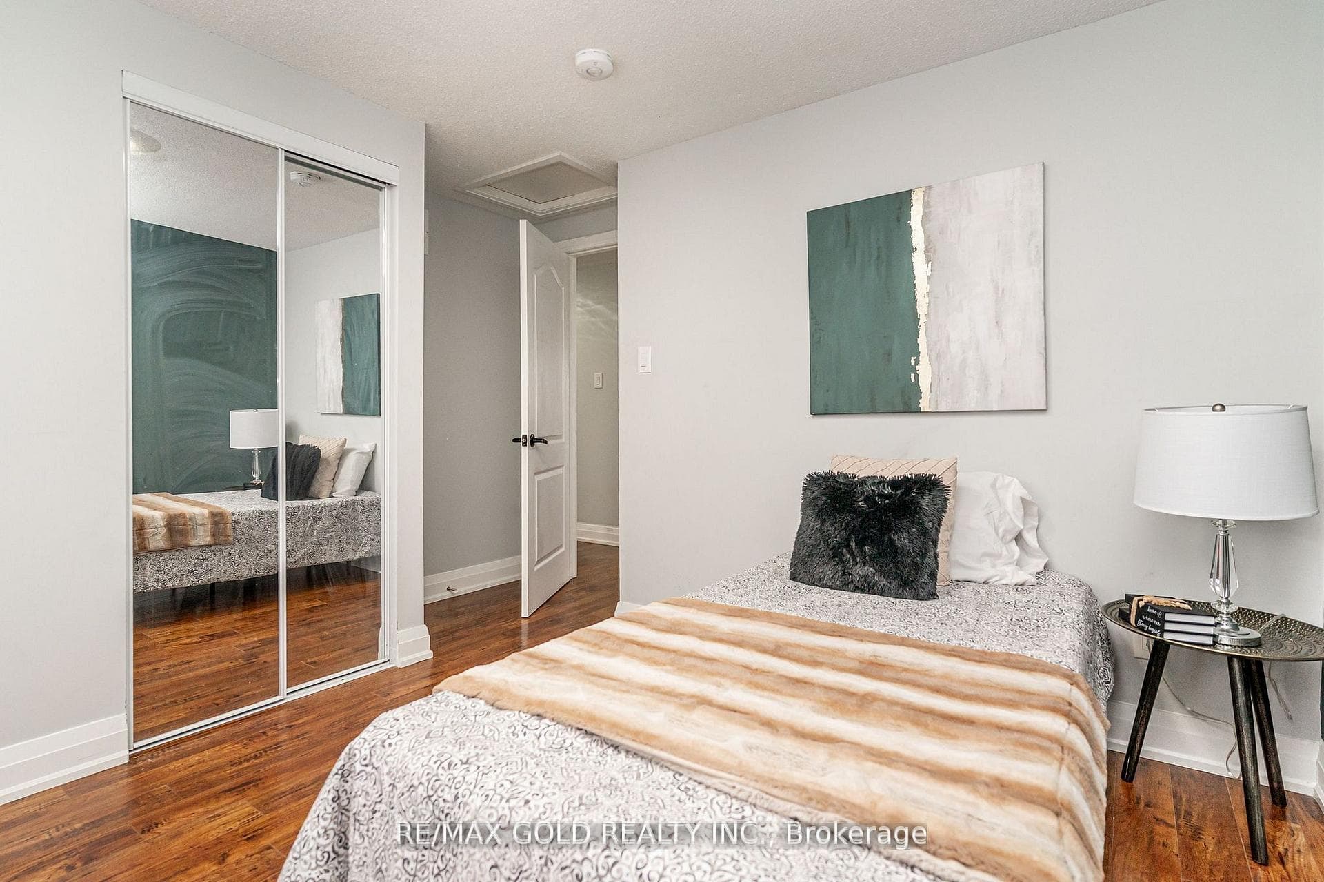 13 Martindale Crescent photo 28