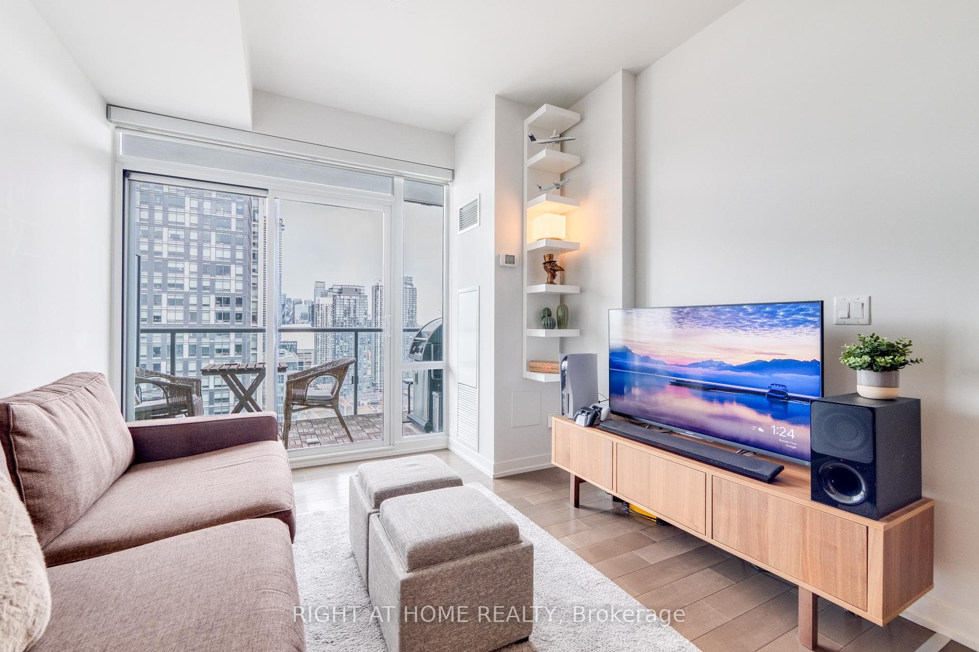 170 Fort York Boulevard Unit 2807 photo 11