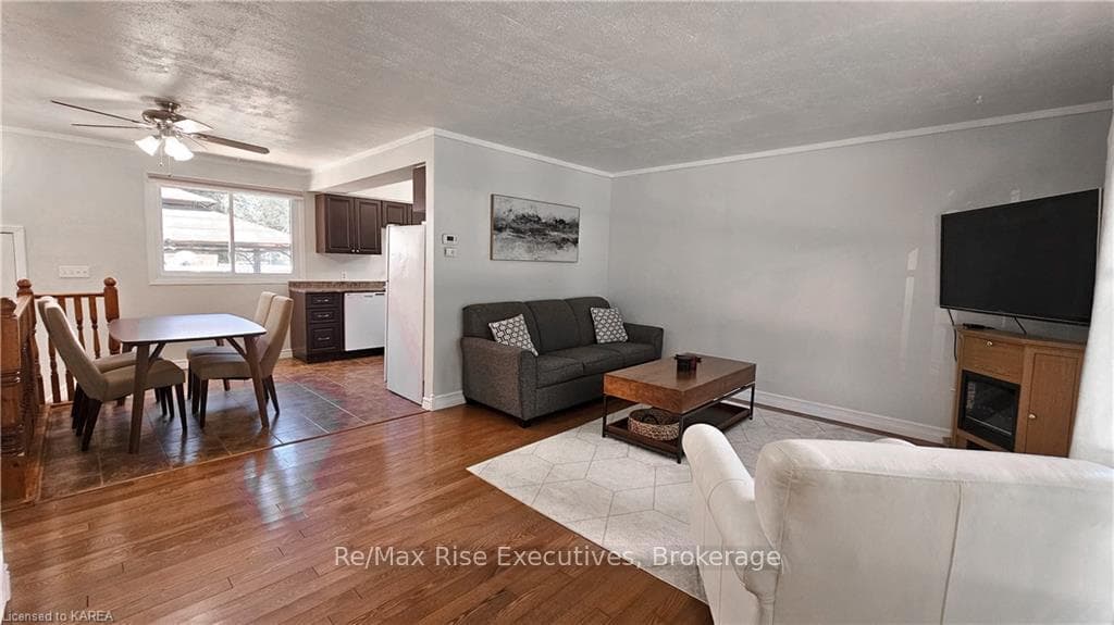 2 DEERFIELD Street photo 4