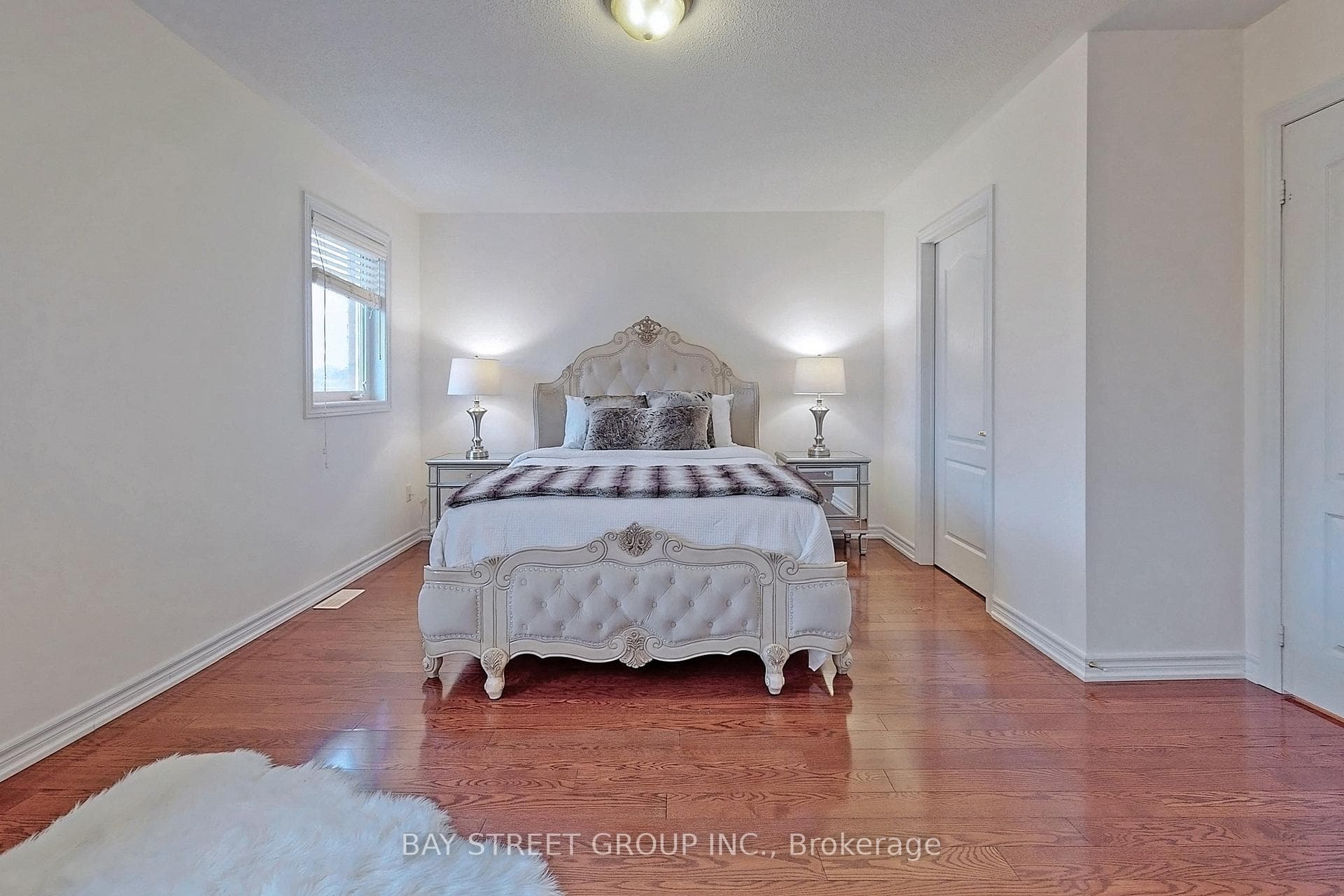 70 Goldenwood Crescent photo 12