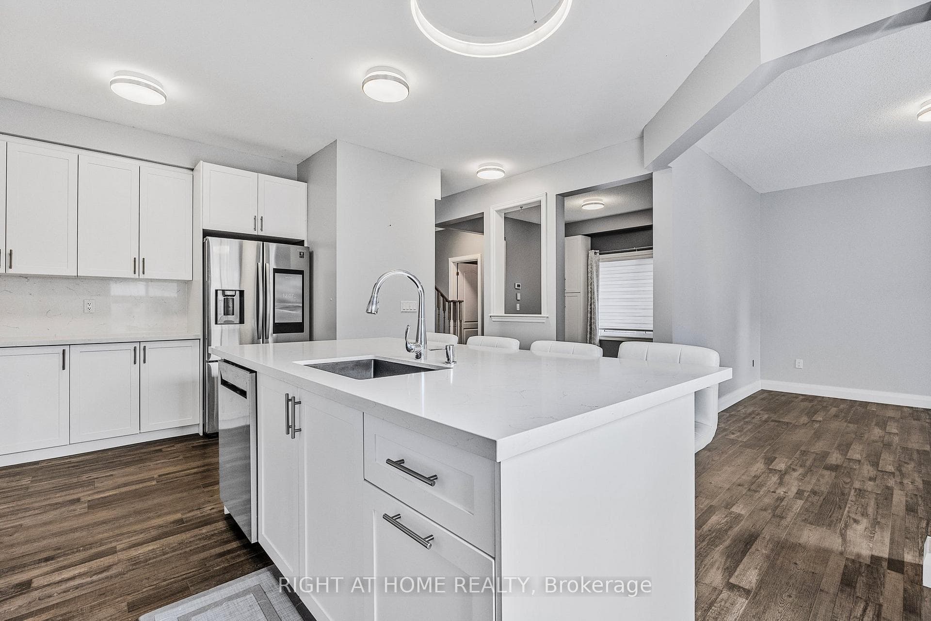 53 DECAROLIS Crescent photo 8