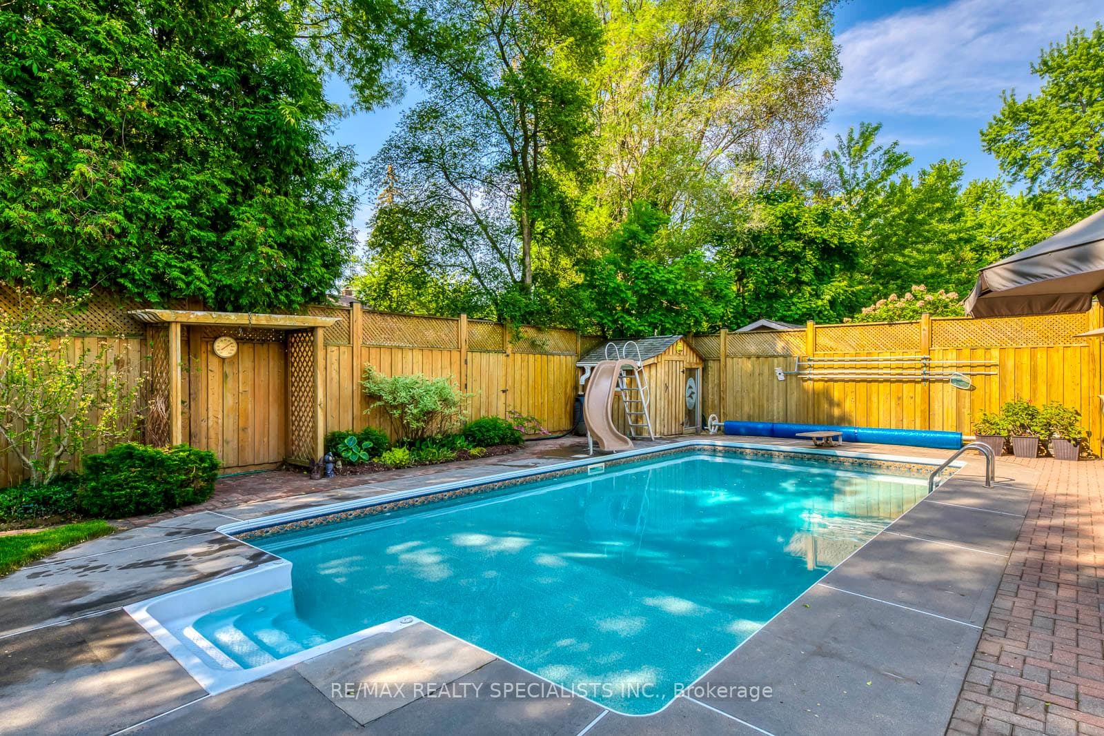 514 Wellington Crescent photo 37