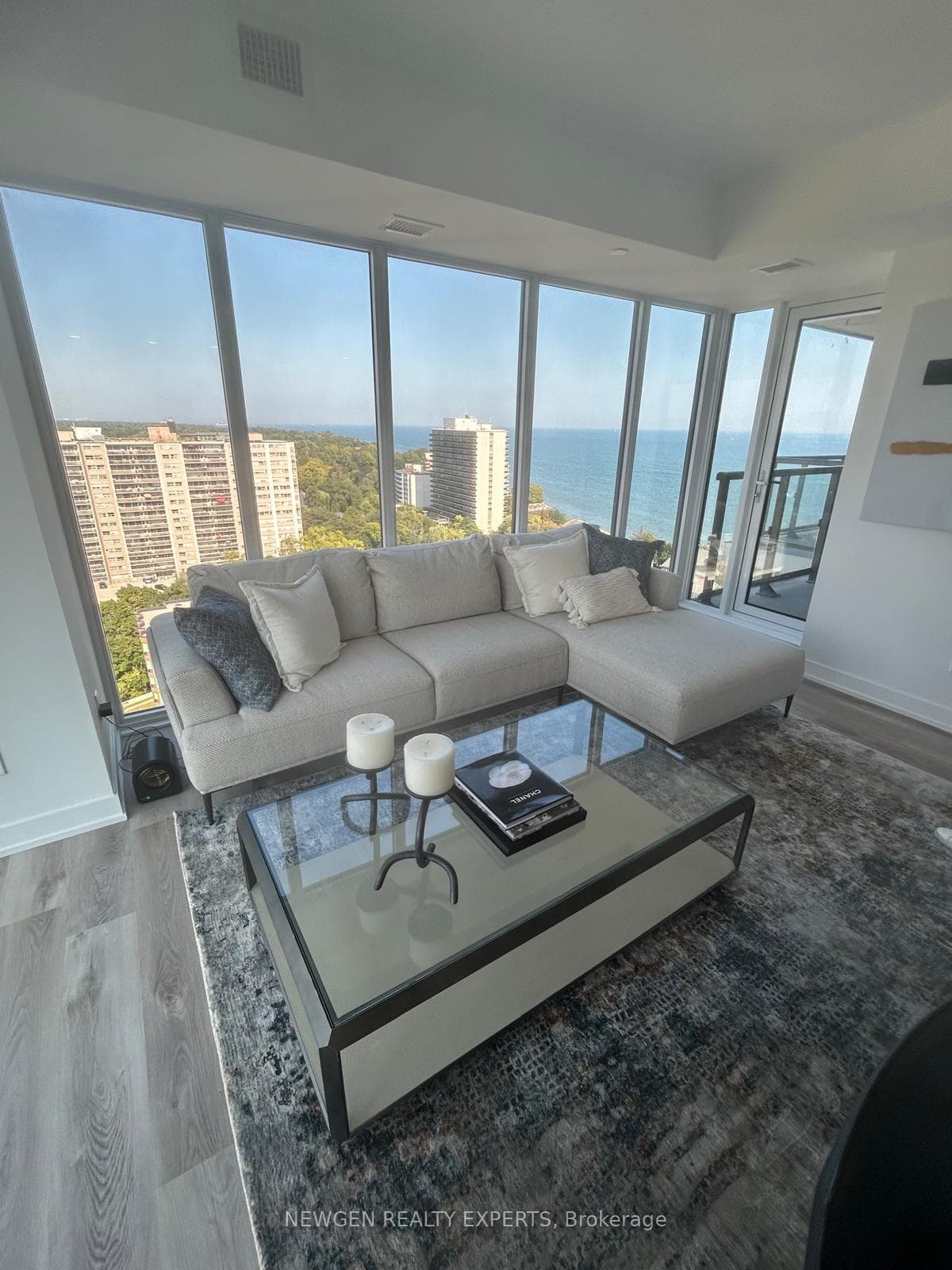 370 martha Street Unit 1602 photo 4