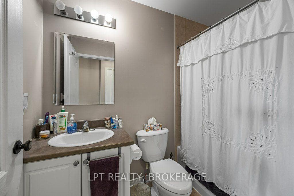 1559 Crimson Crescent photo 17