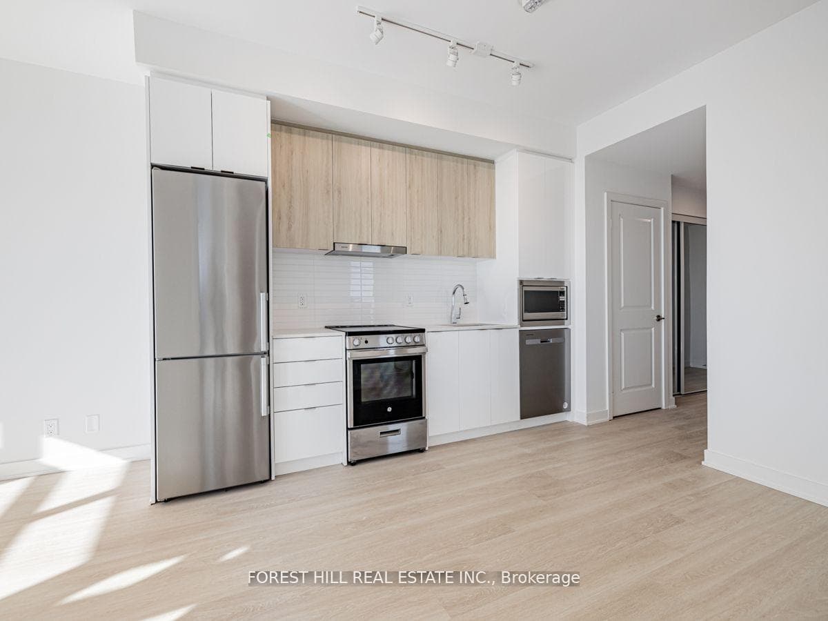 30 Upper Mall Way Unit 1402A photo 13