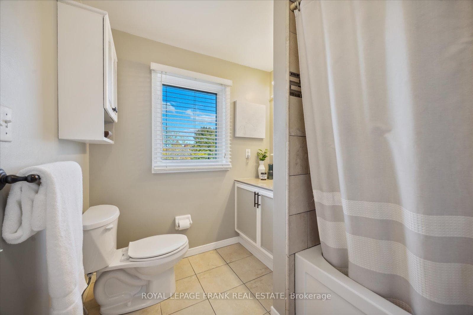 2nd Floor Full Bathroom