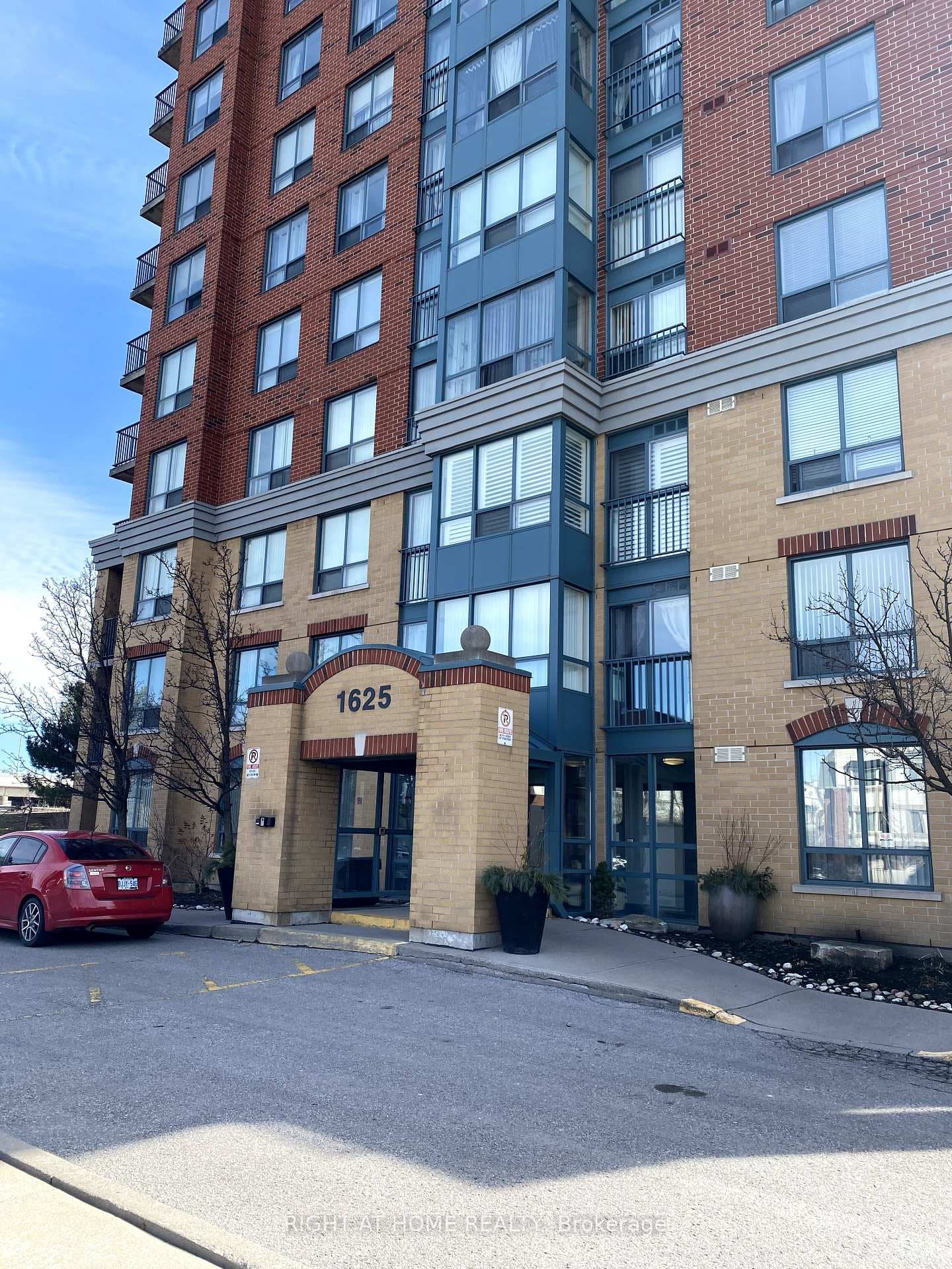 1625 Pickering Parkway Unit 909 photo 1