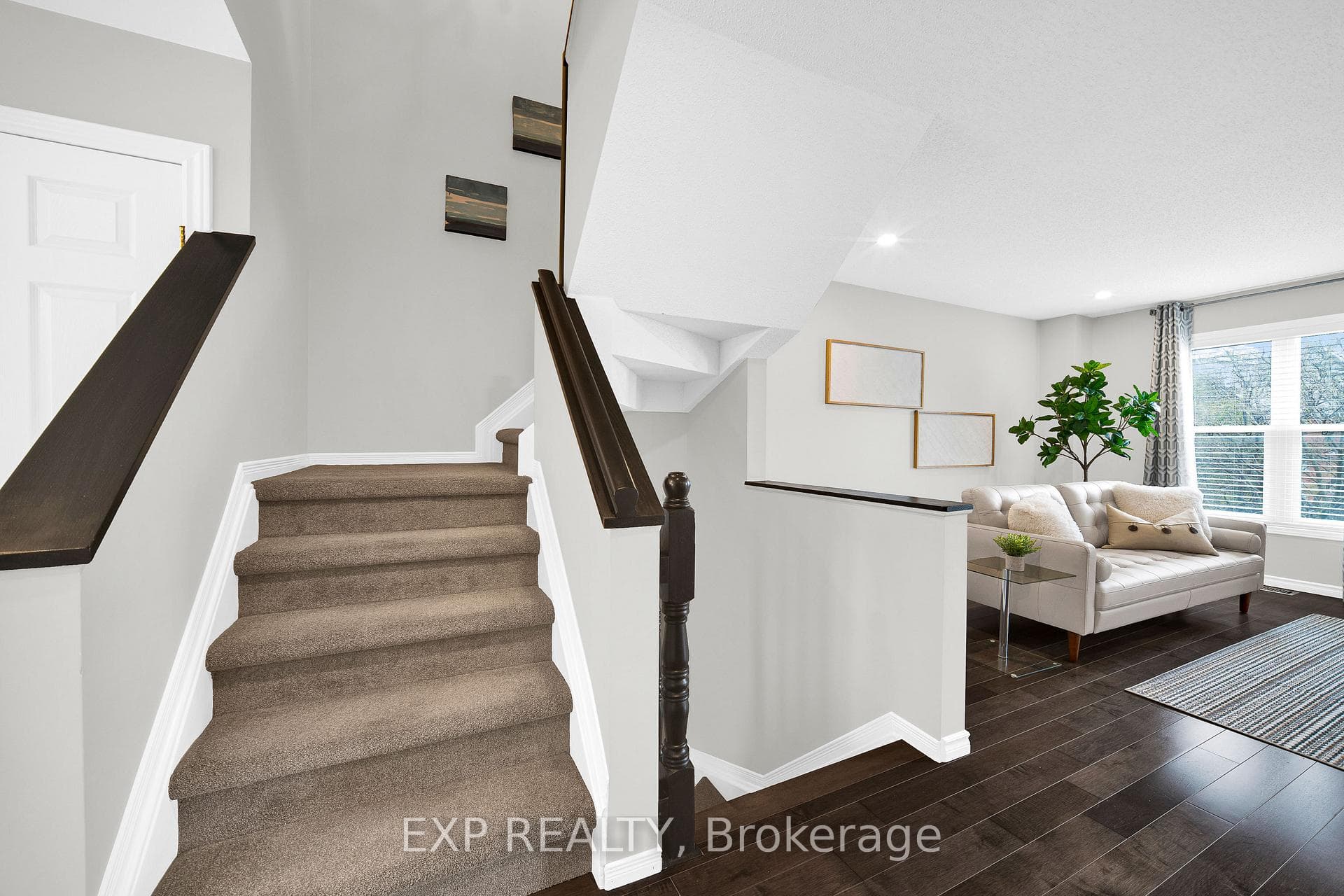 143 Arcola Private photo 5