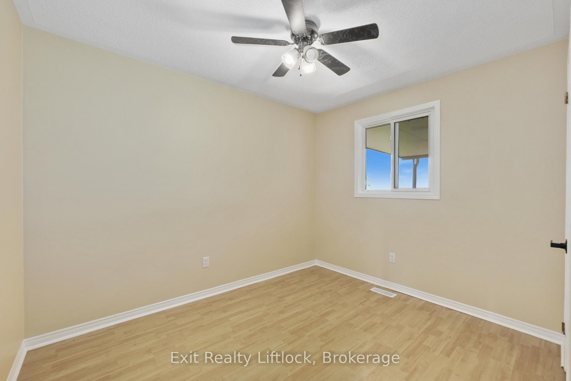 129 Towerhill Road photo 10