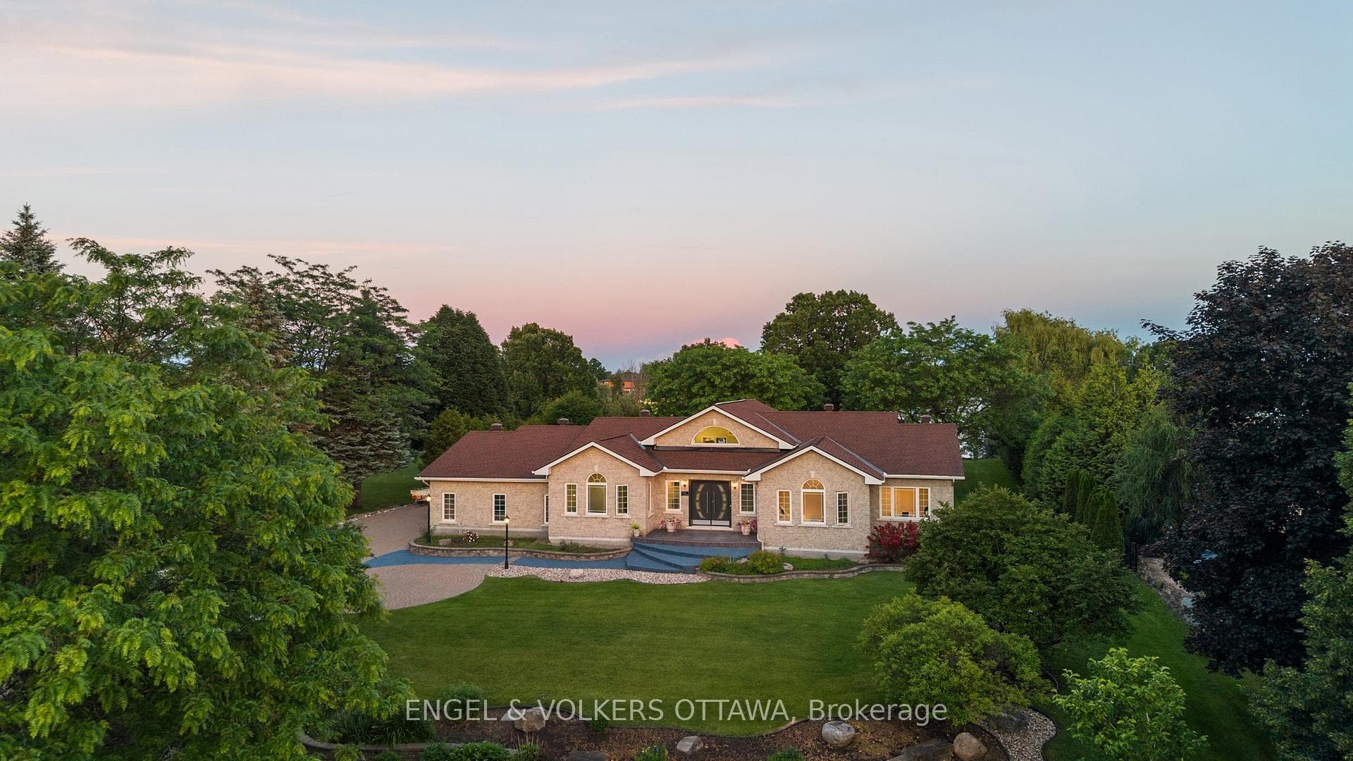1562 Lakeshore Drive photo 2