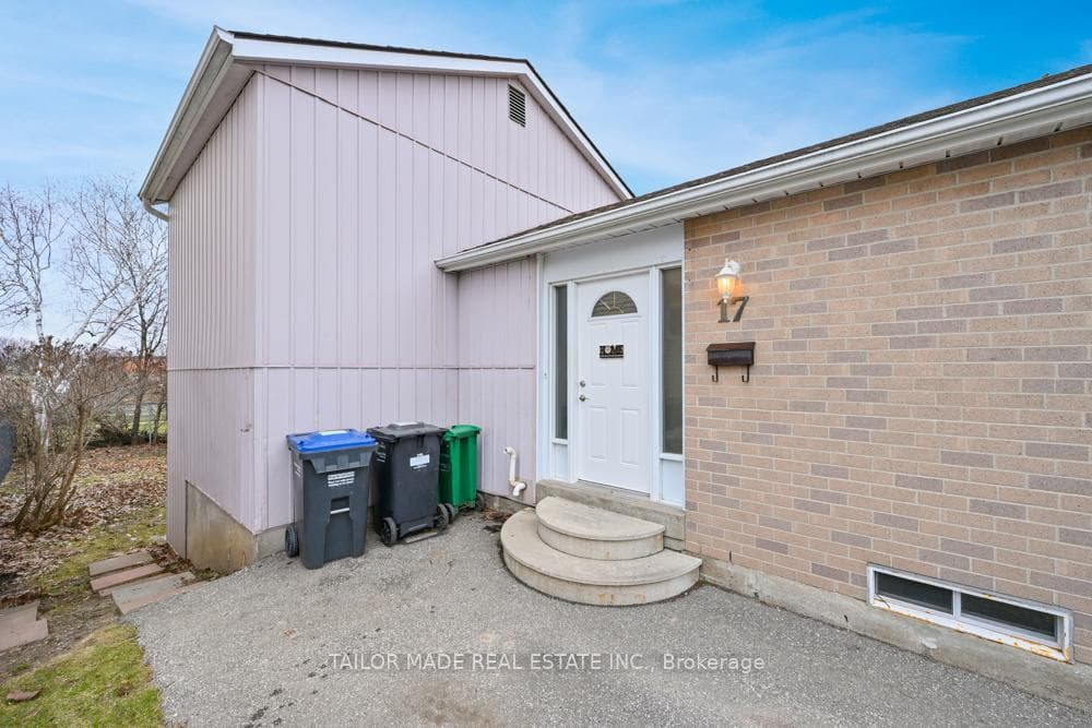 17 Hyde Park Court photo 2