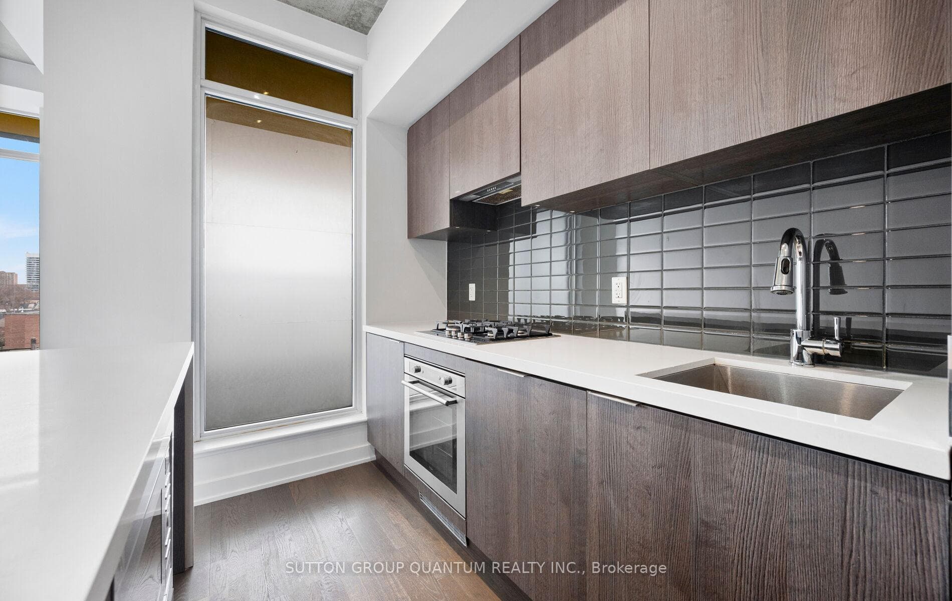 109 Ossington Avenue Unit 502 photo 4