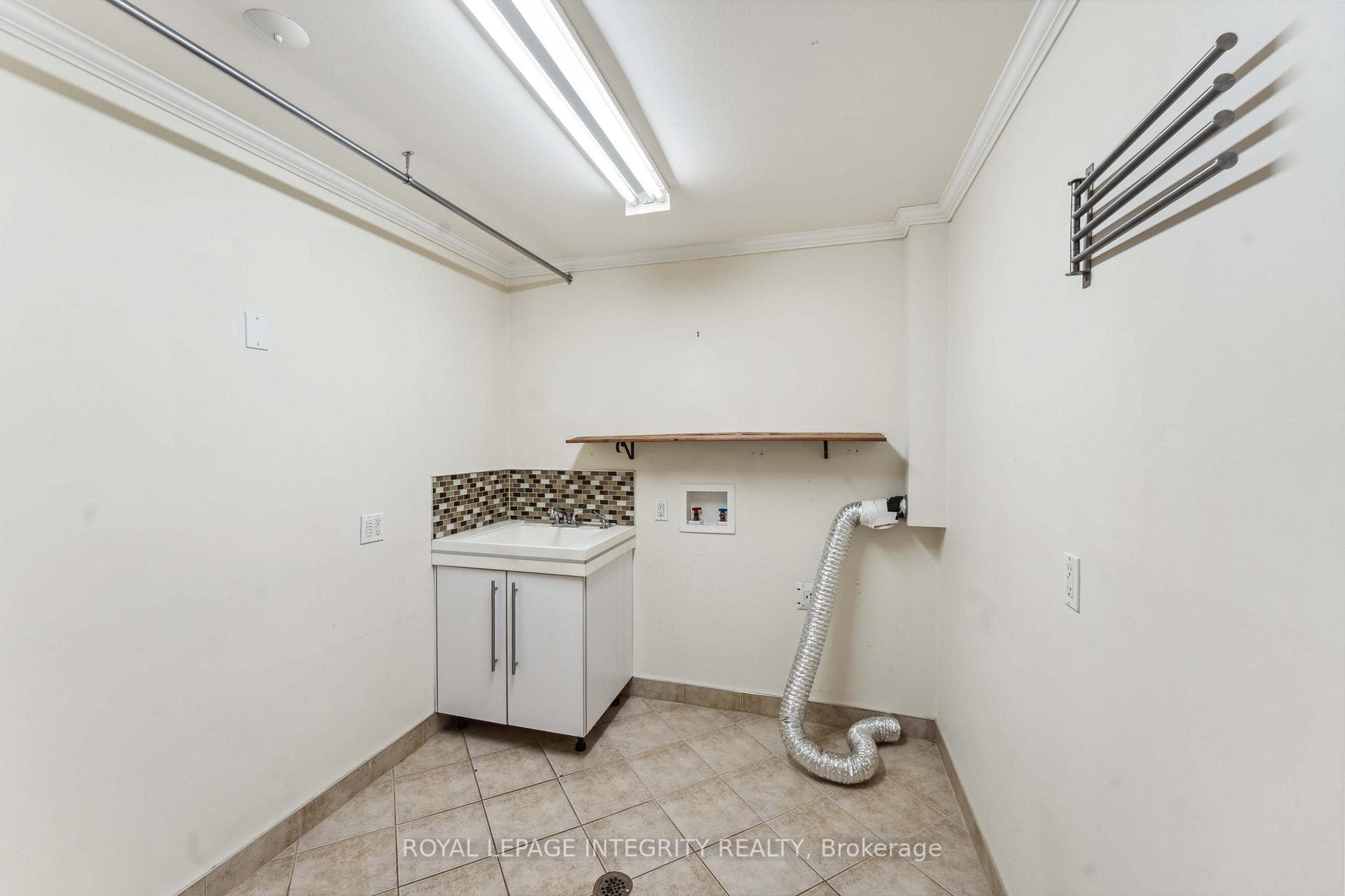 4670 Fallowfield Road photo 14
