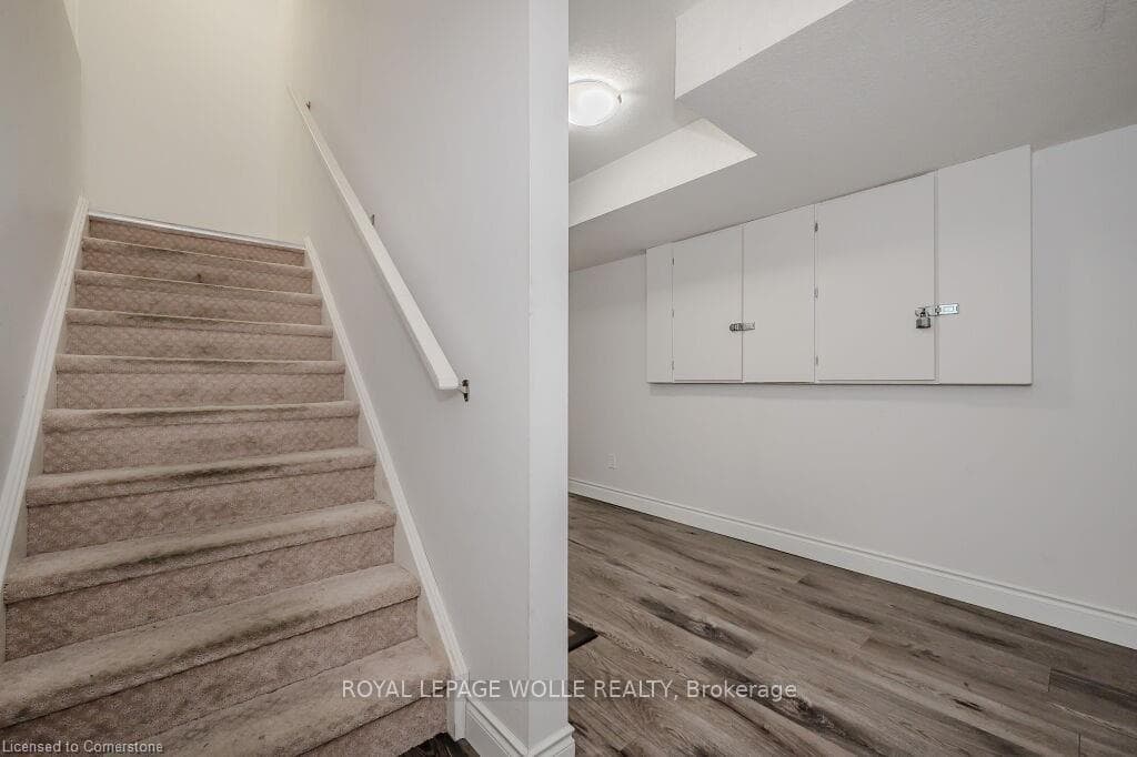 286 Carriage Way Unit B photo 4