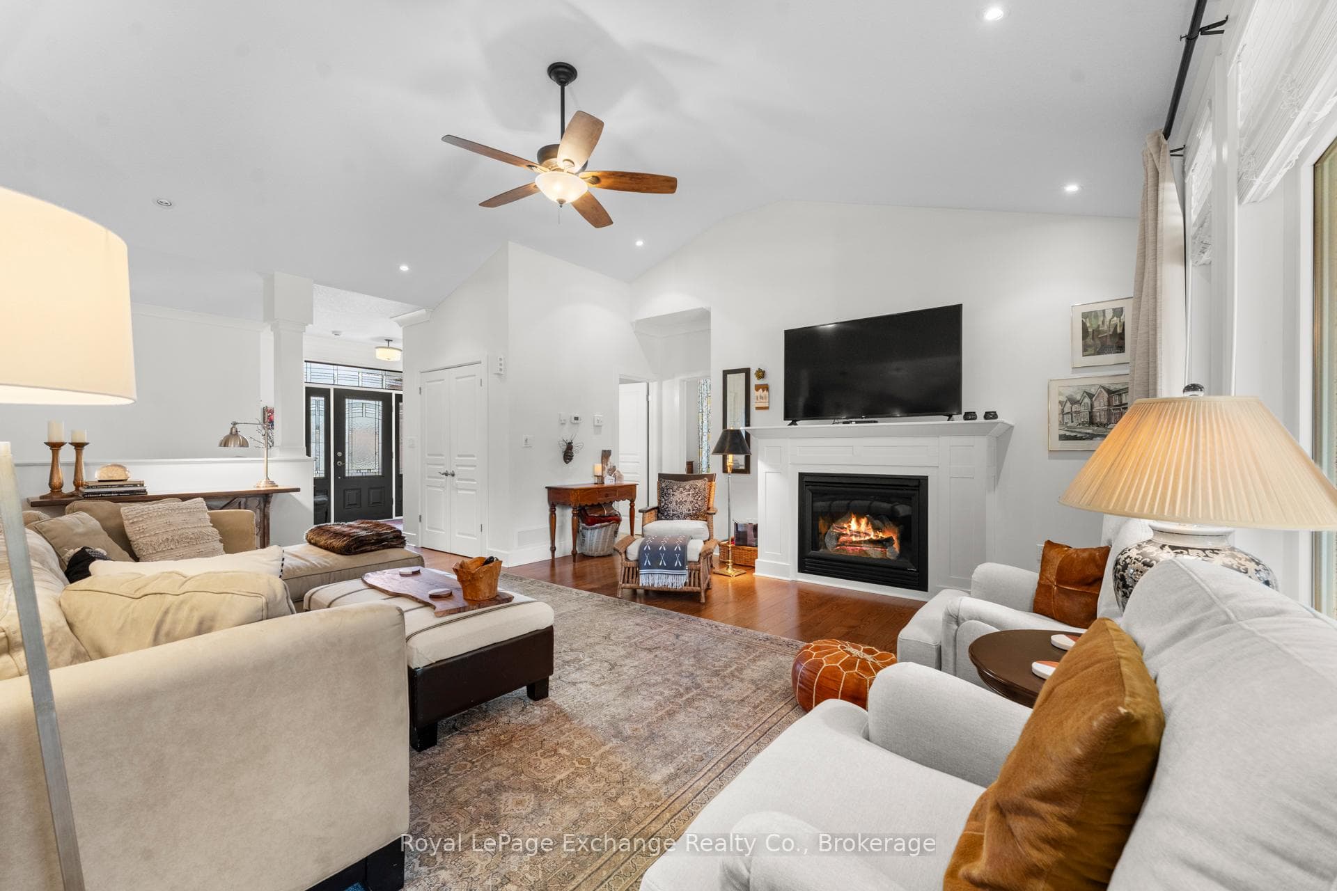 592 Hunter Street photo 16