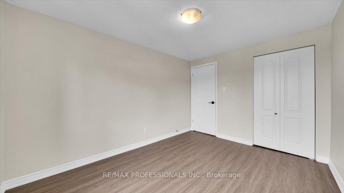 1755 Rathburn Road Unit 14 photo 30