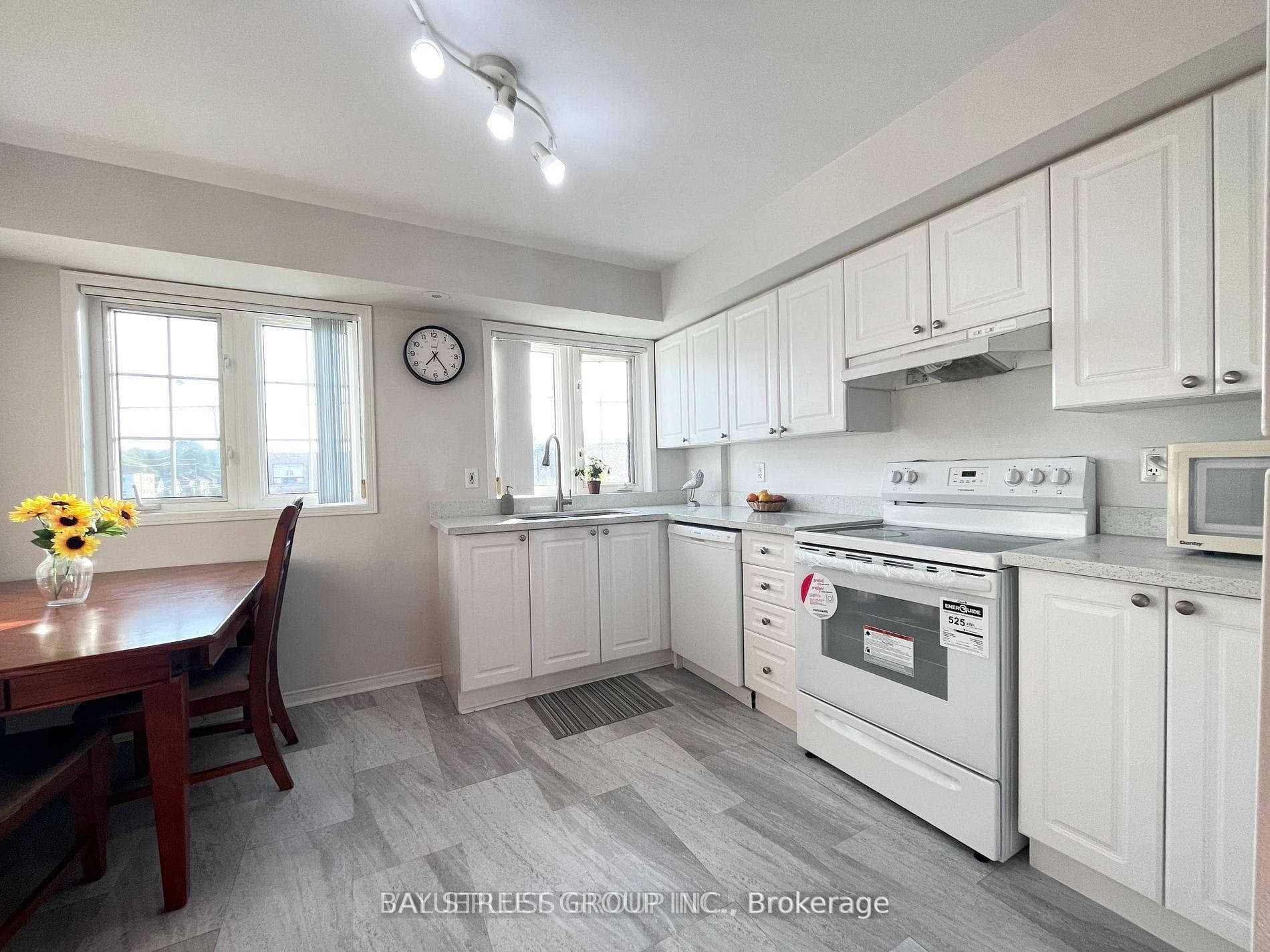 593 Kennedy Road Unit 4 photo 2