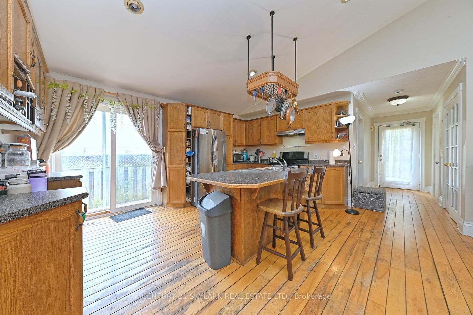 1922 Dalhousie Crescent photo 12