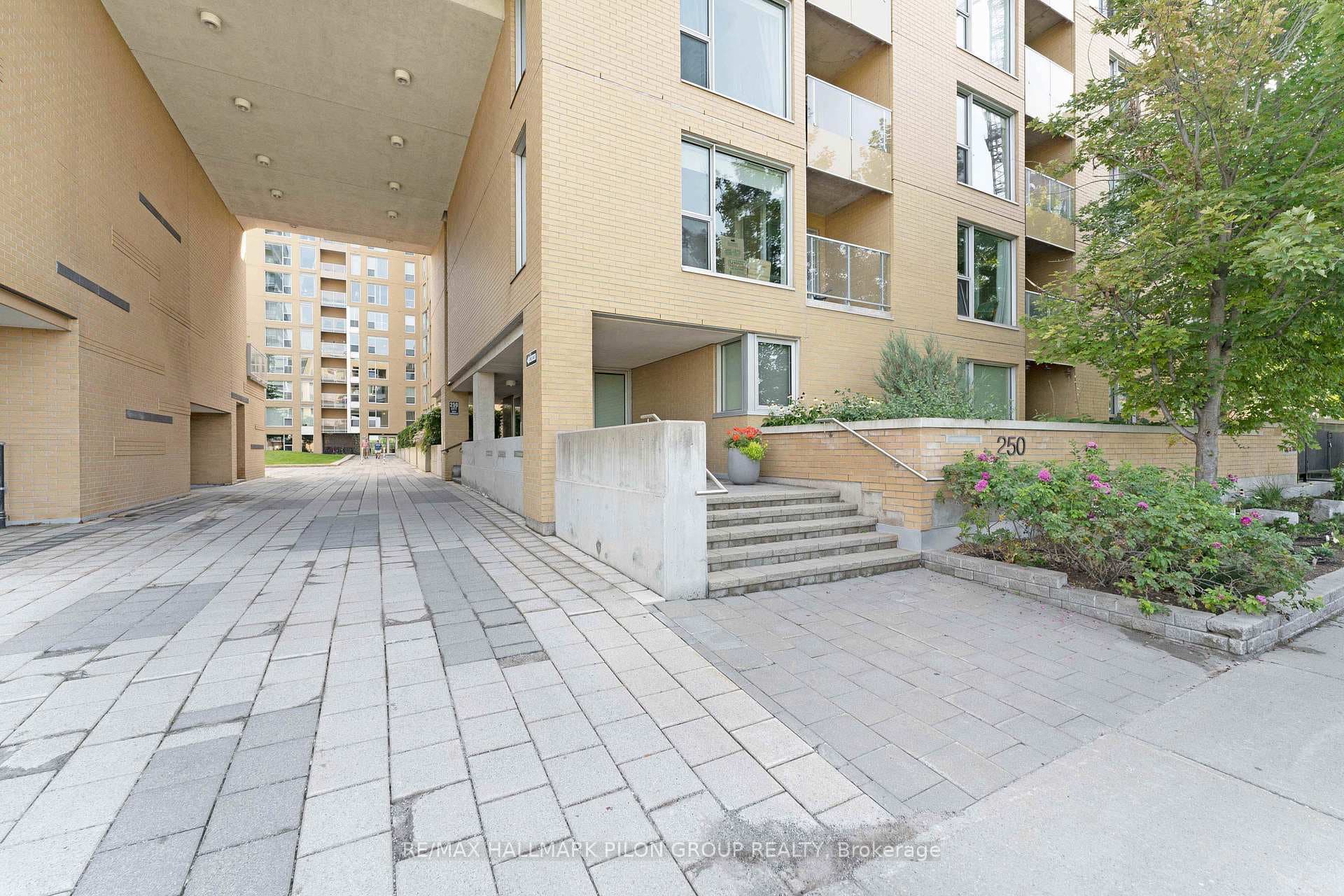 250 Lett Street Unit 905 photo 3