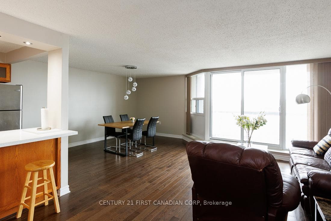 323 colborne Street Unit 401 photo 7