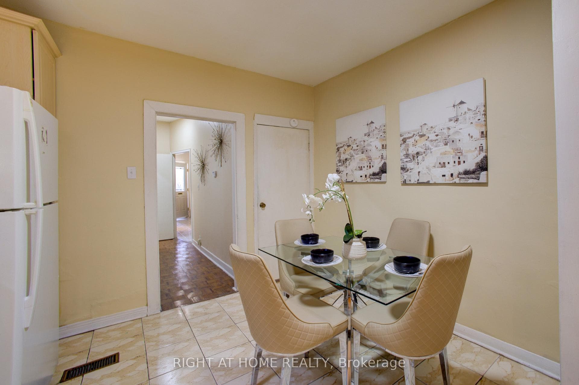 82 Uxbridge Avenue photo 12