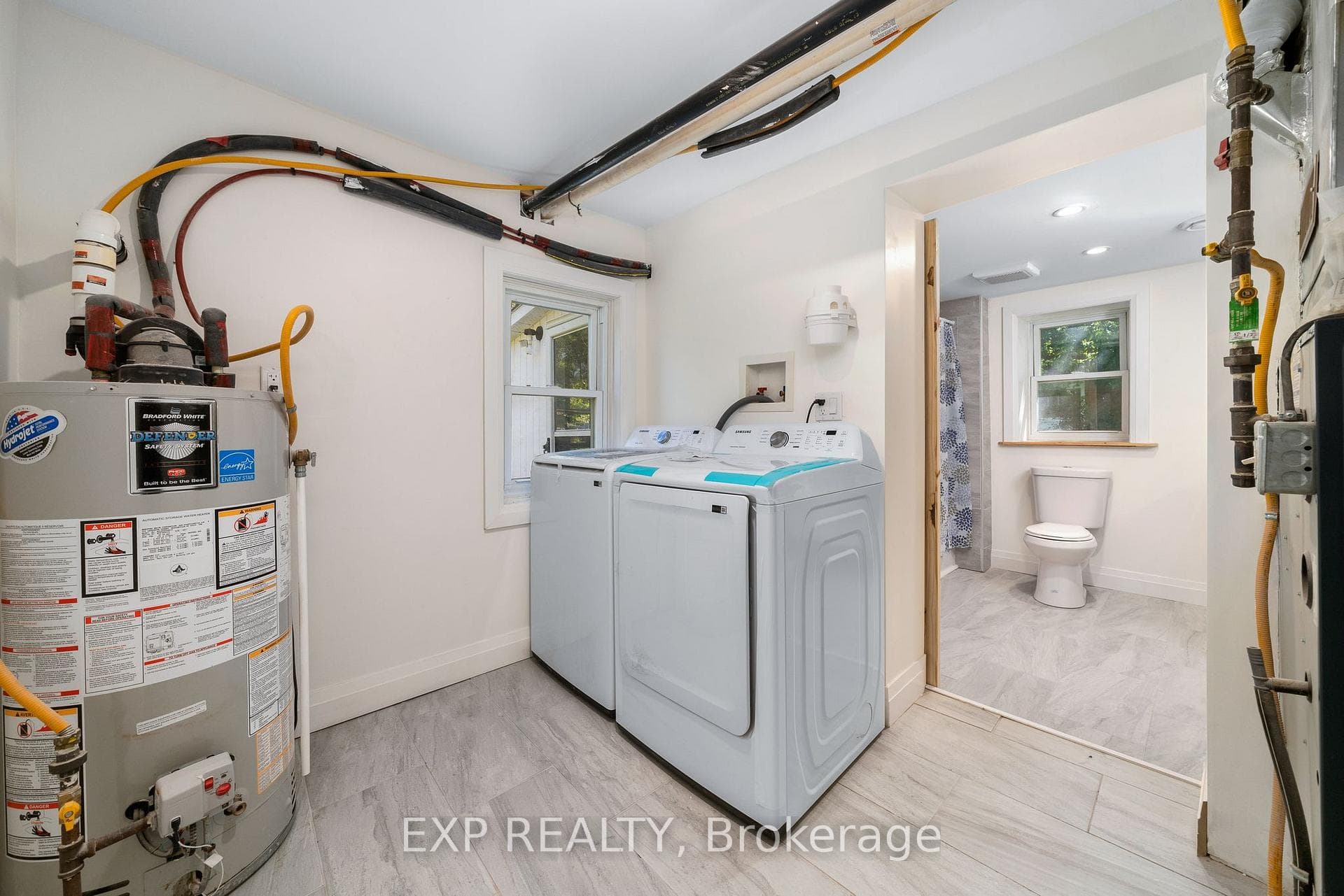 216 Oak Street photo 24