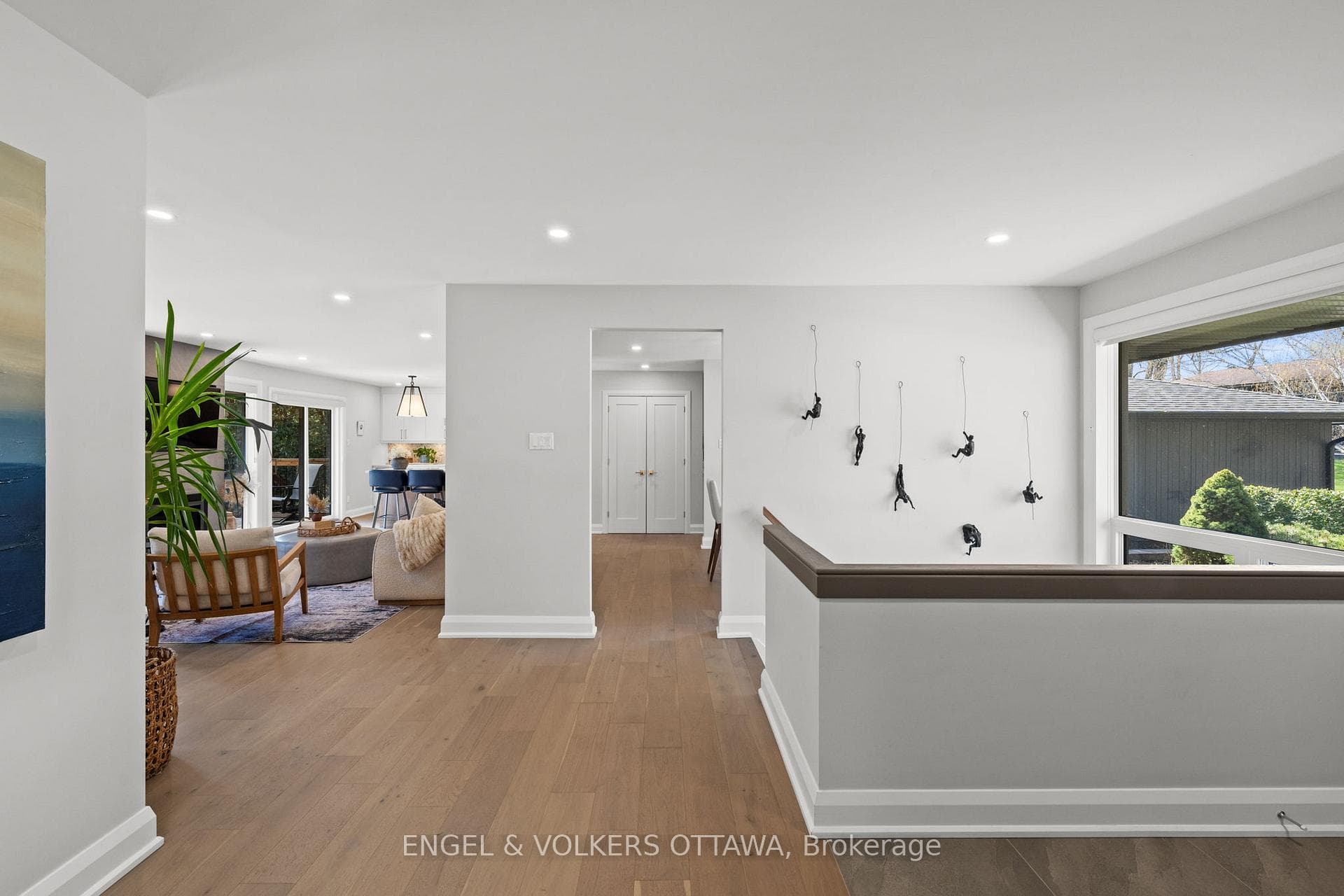 51 Lismer Crescent photo 7