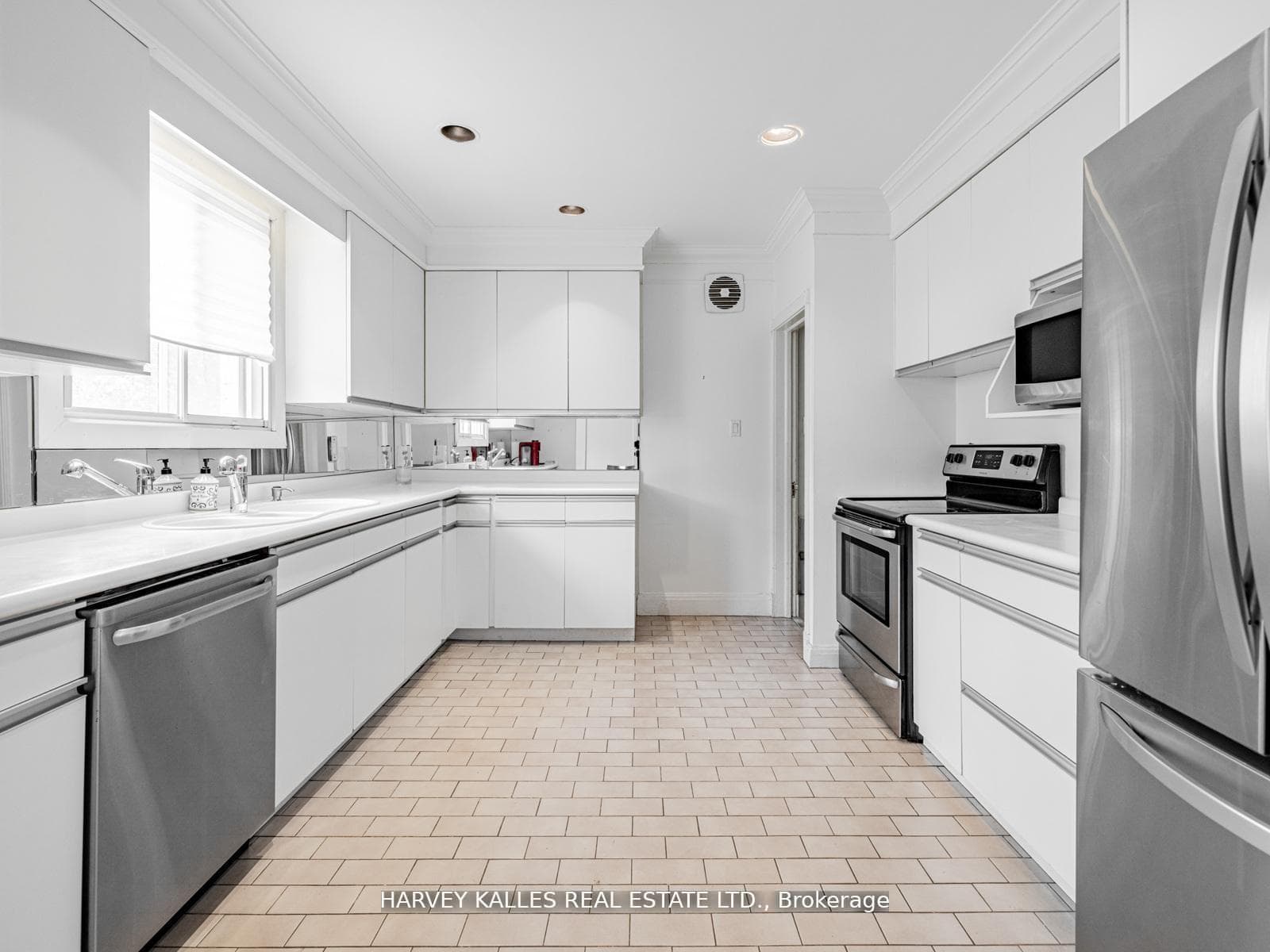 2 Silverwood Avenue photo 20